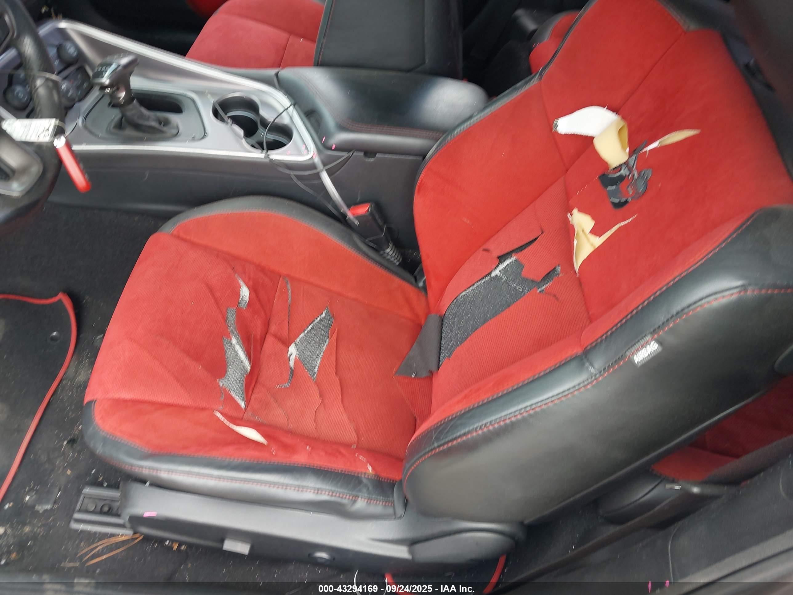 DODGE CHALLENGER image 6