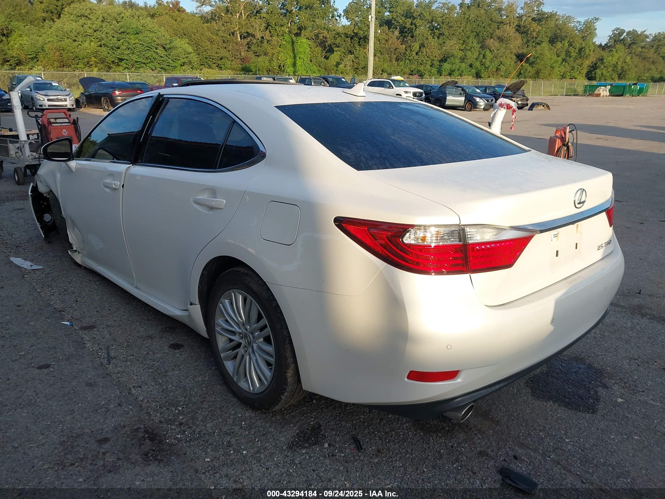 LEXUS ES image 3