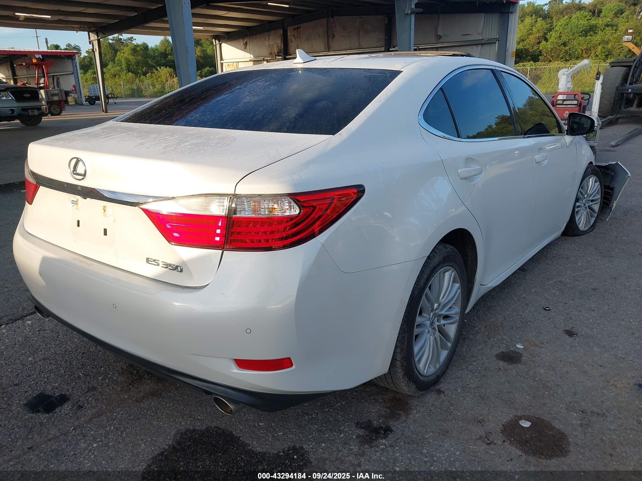 LEXUS ES image 4