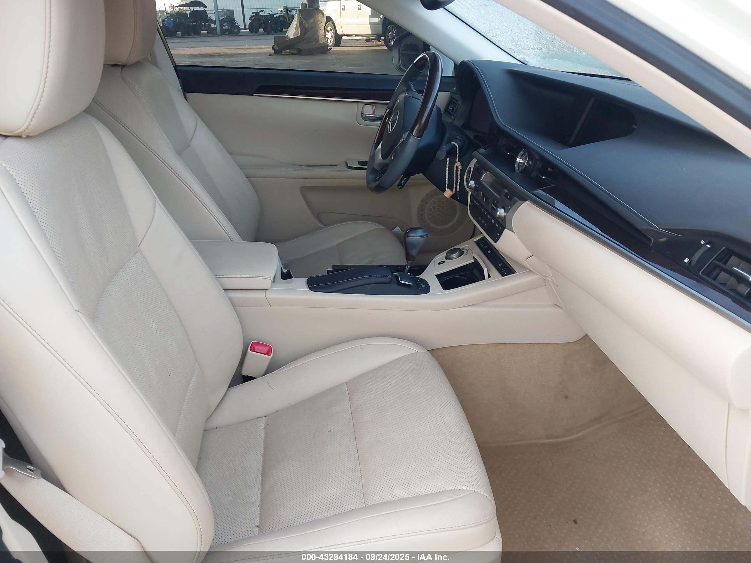LEXUS ES image 5