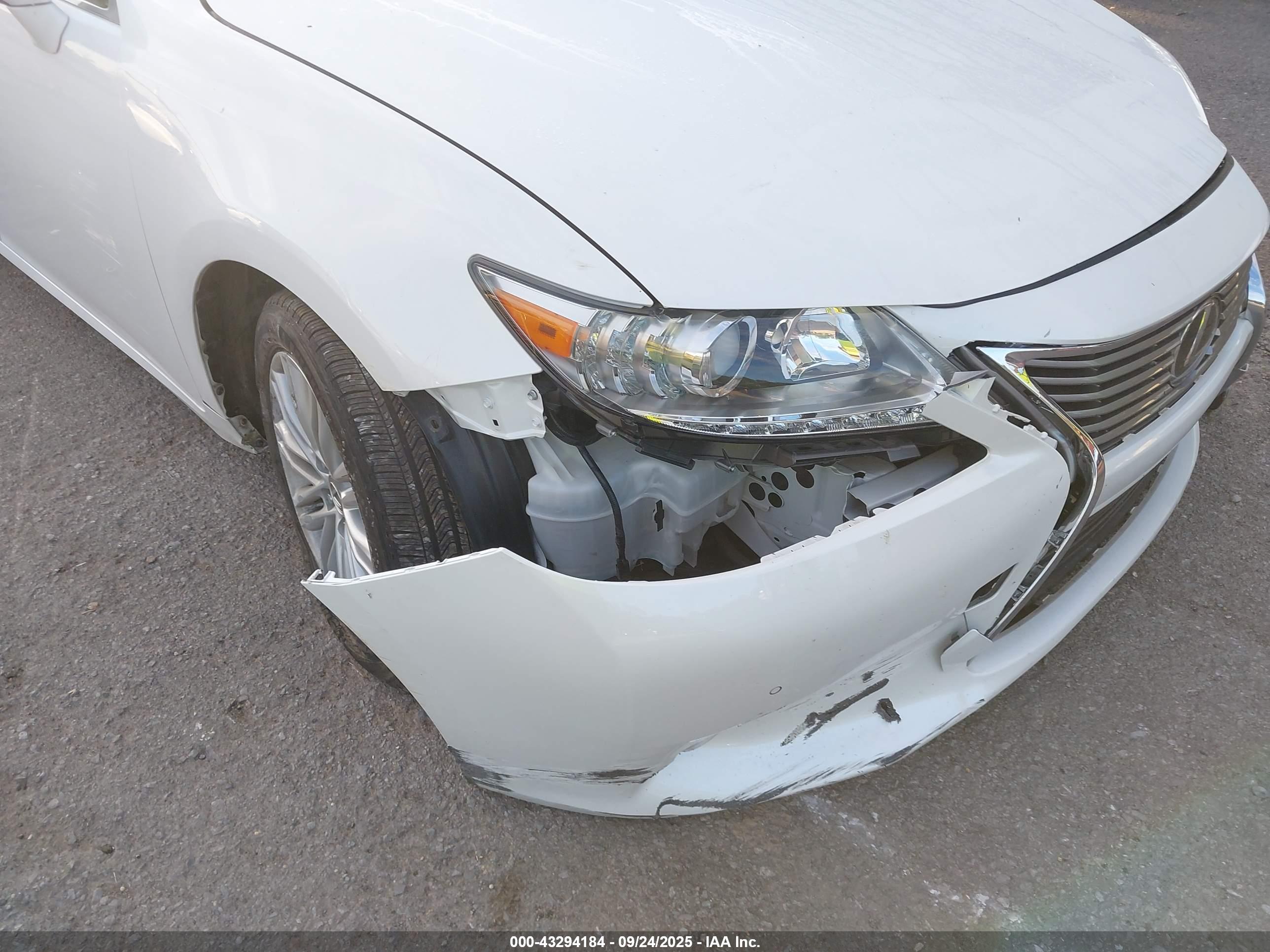 LEXUS ES image 6