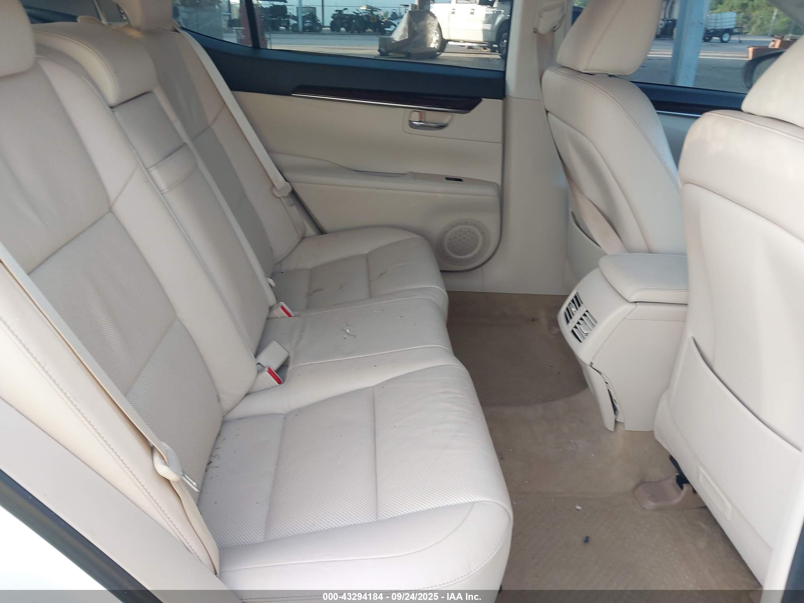 LEXUS ES image 8