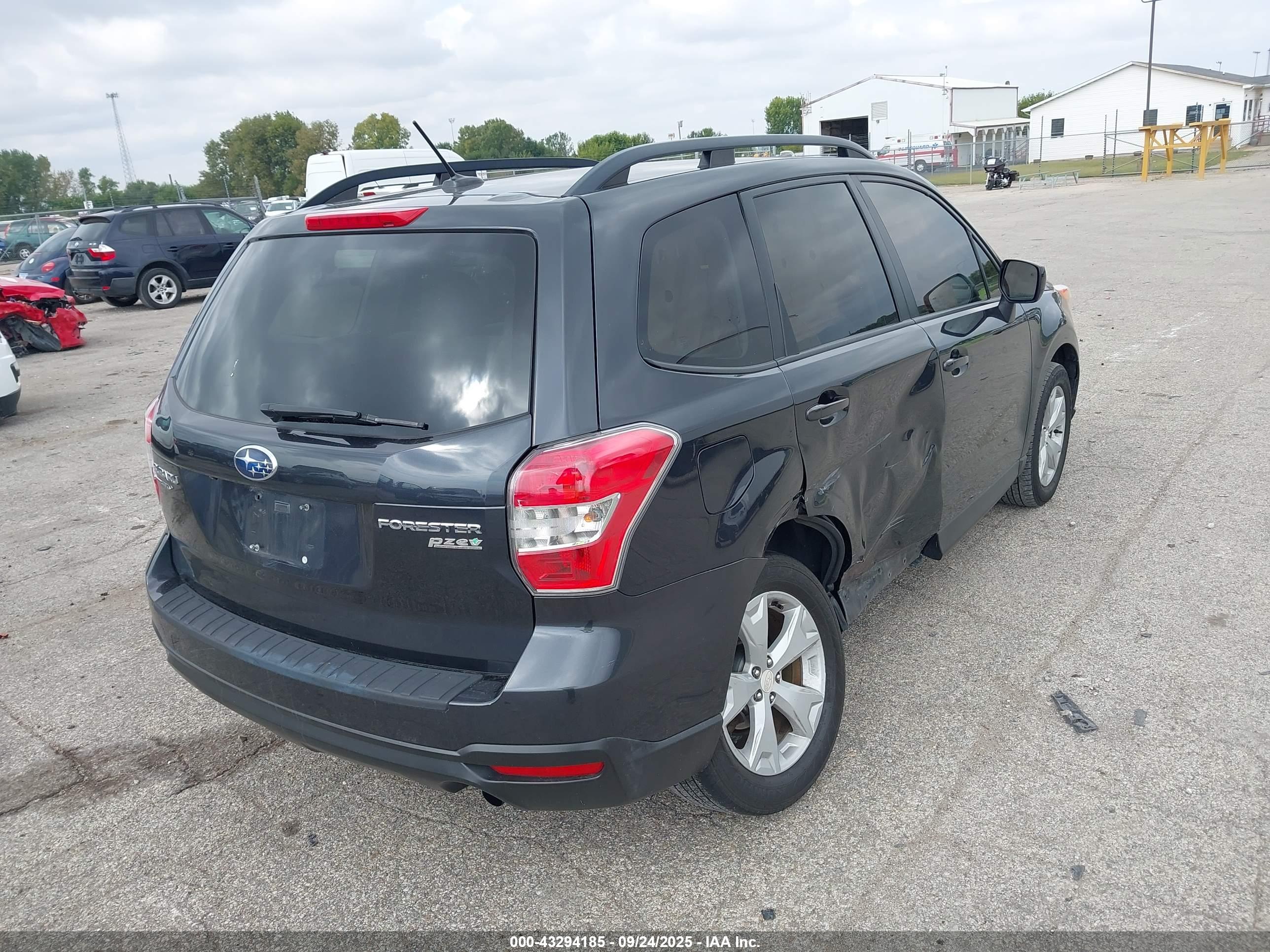 SUBARU FORESTER image 4