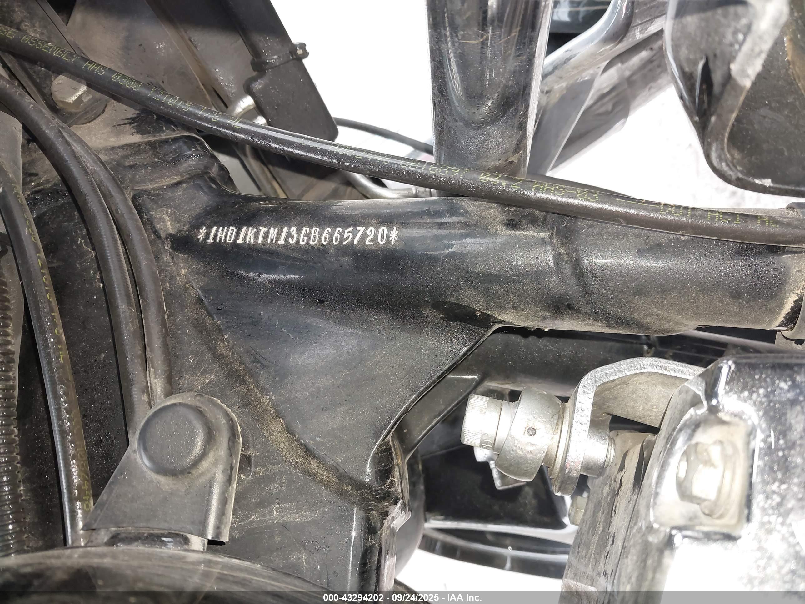 HARLEY-DAVIDSON FLTRXS image 10