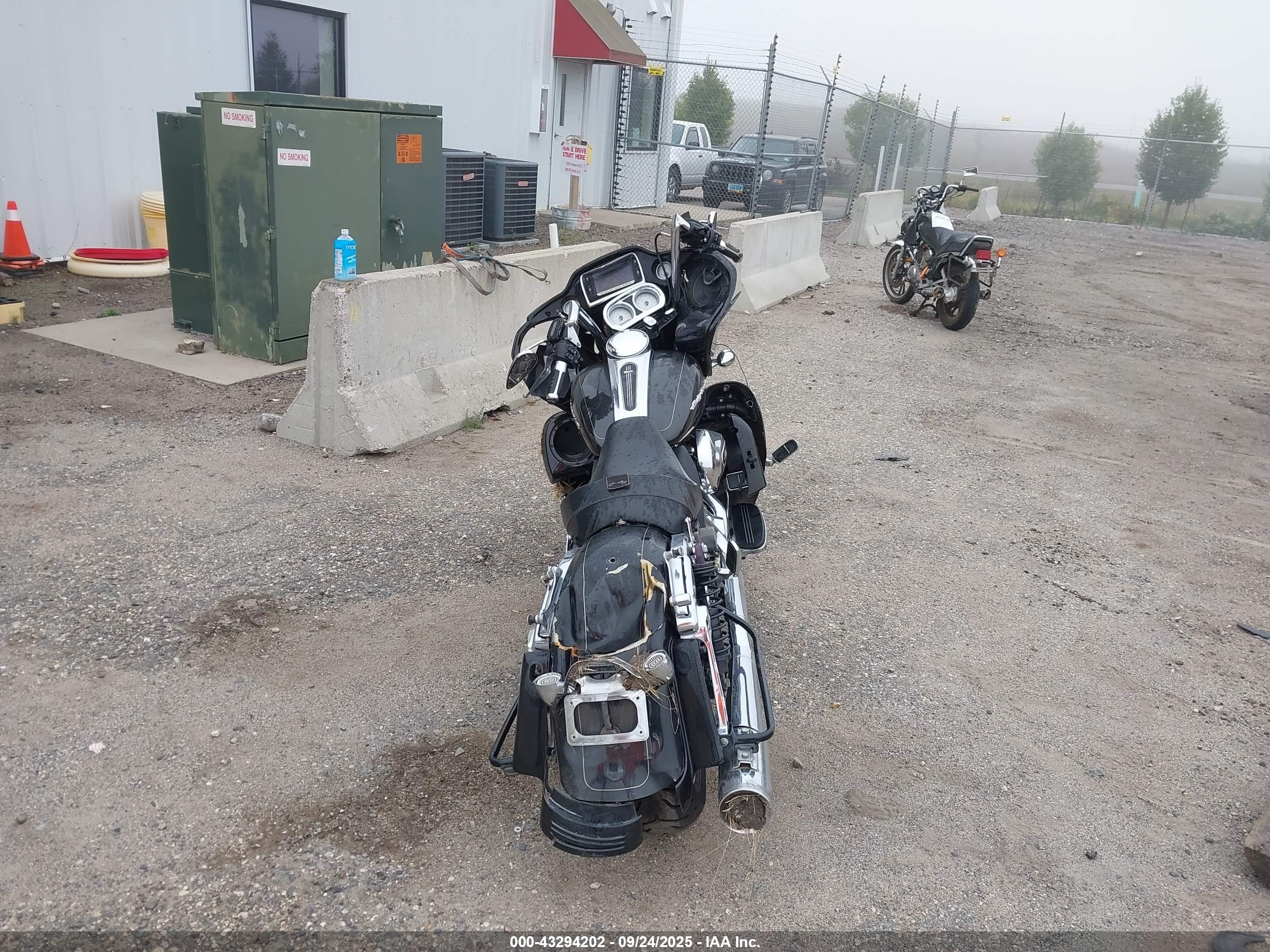 HARLEY-DAVIDSON FLTRXS image 6