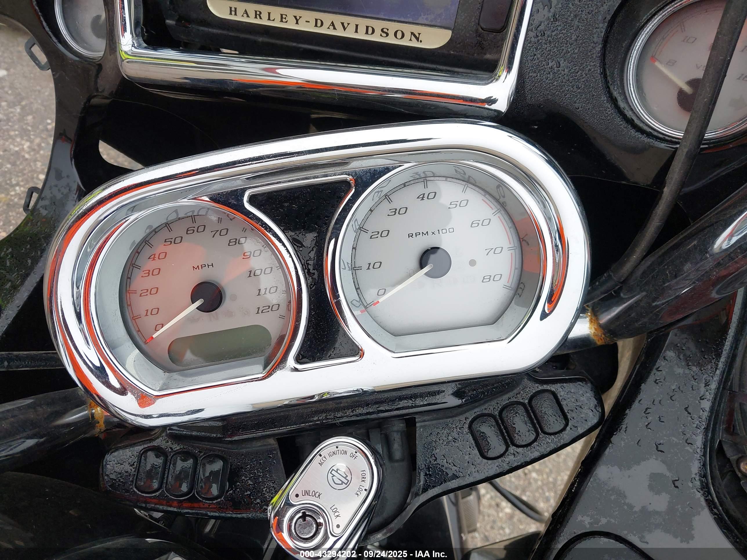 HARLEY-DAVIDSON FLTRXS image 7