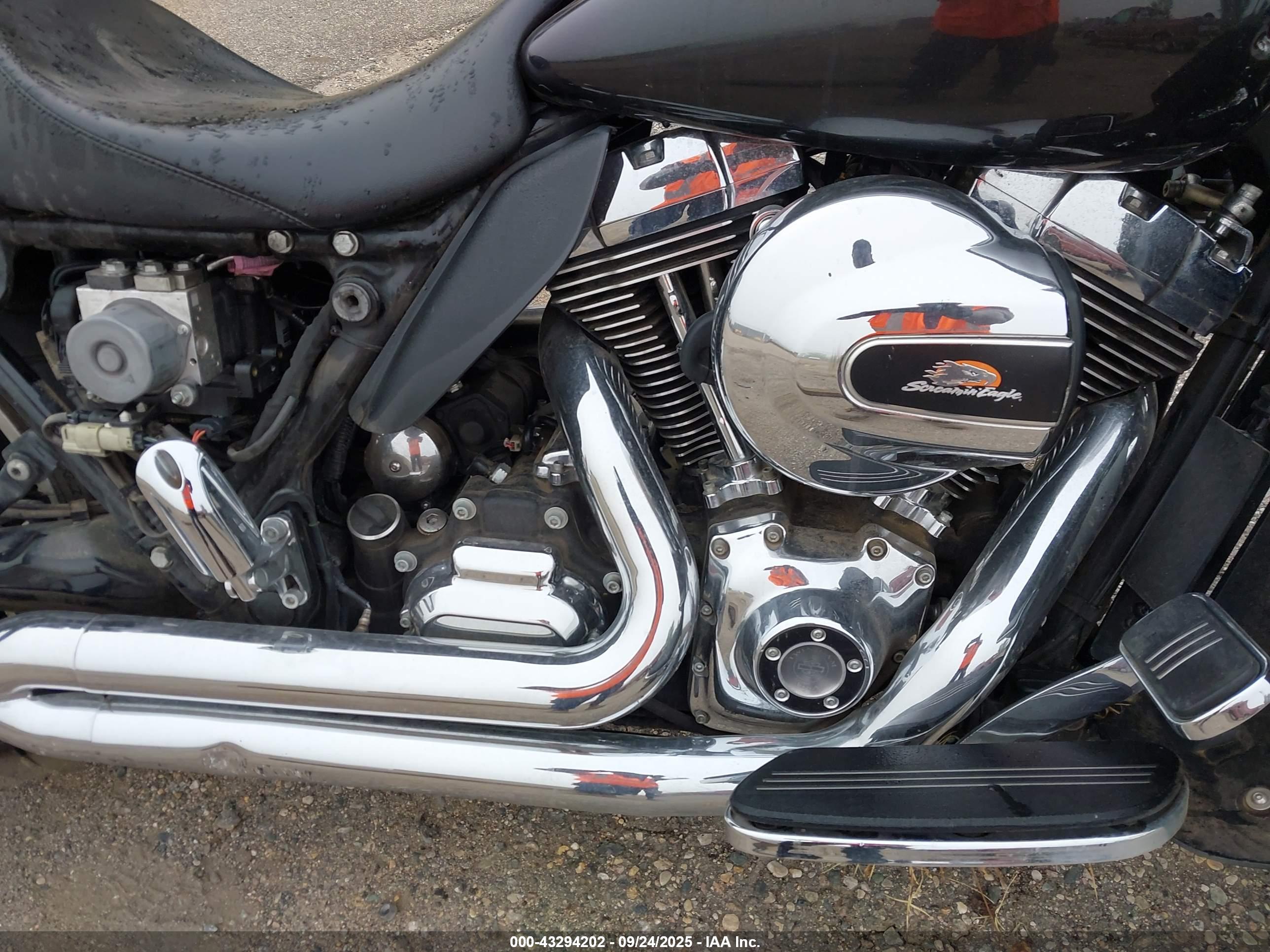 HARLEY-DAVIDSON FLTRXS image 8