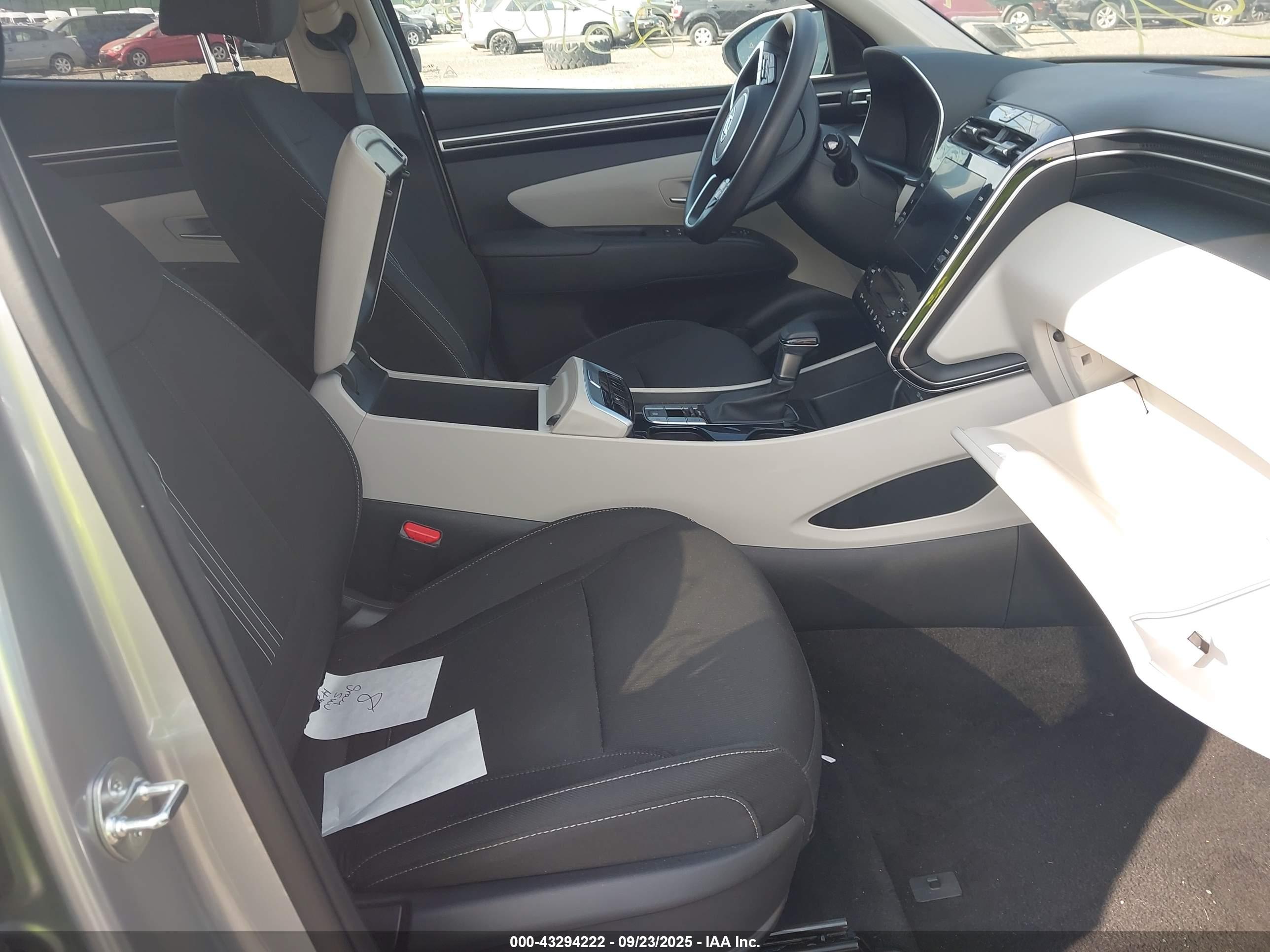 HYUNDAI TUCSON image 5