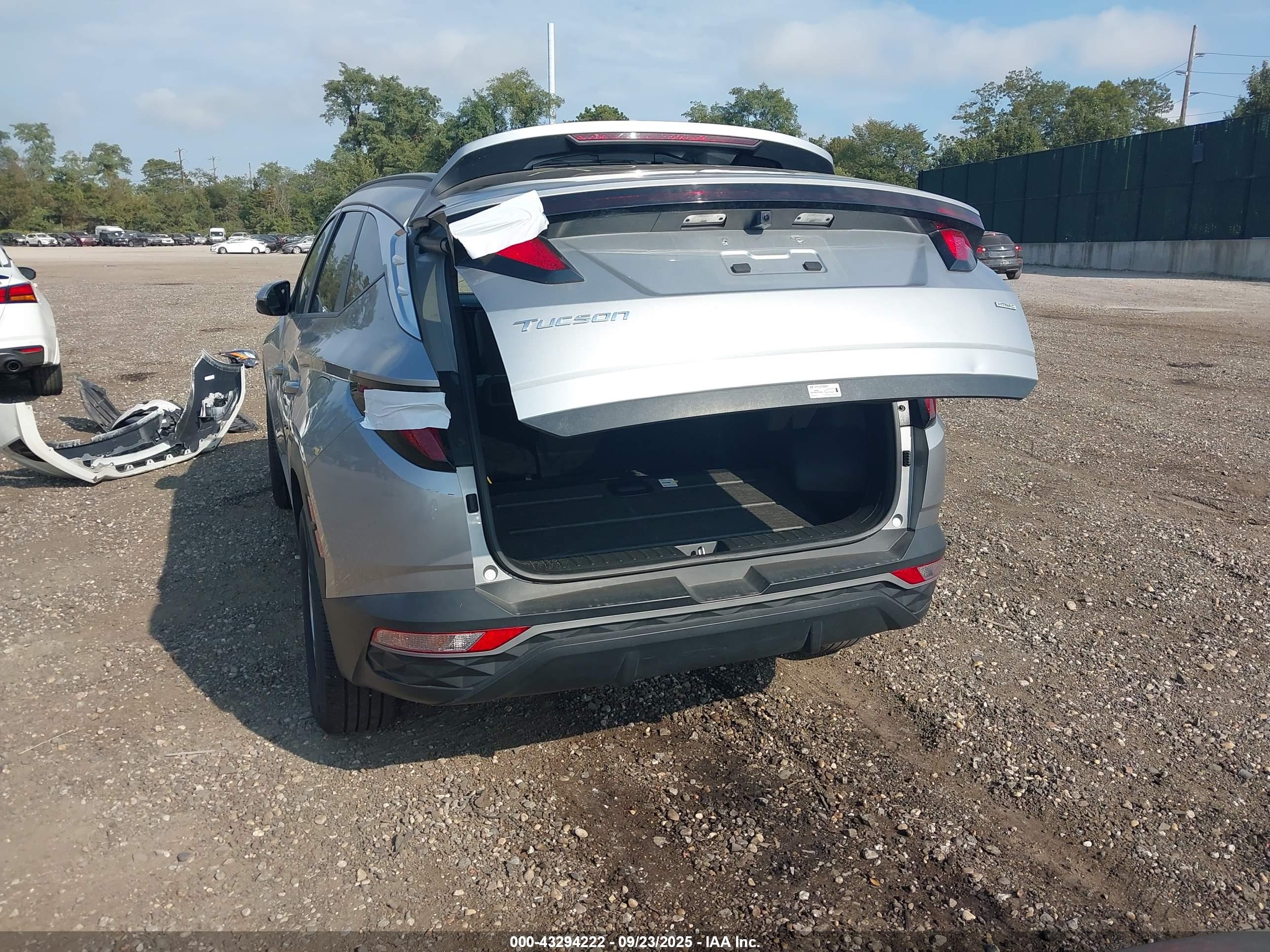HYUNDAI TUCSON image 6