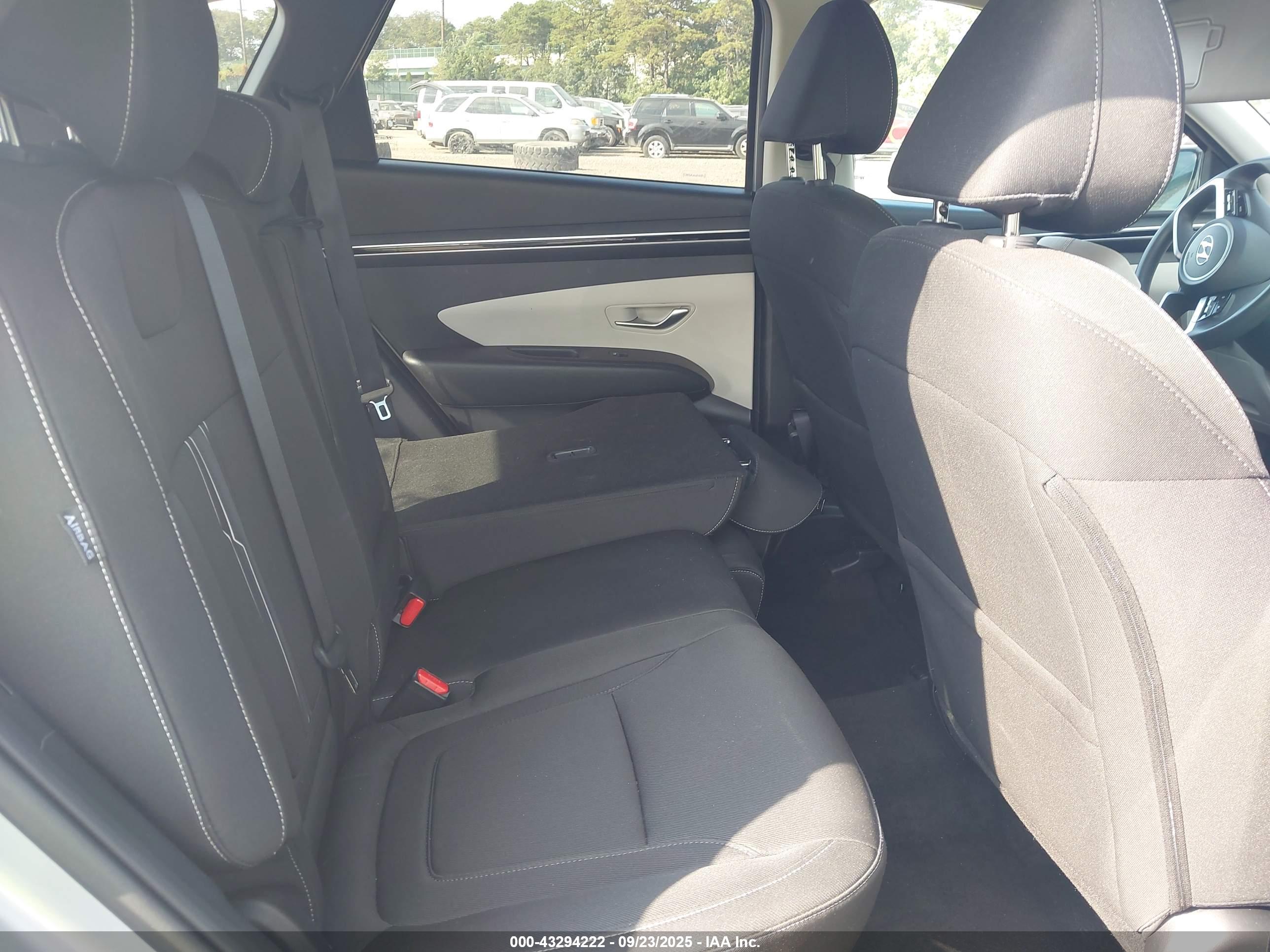 HYUNDAI TUCSON image 8