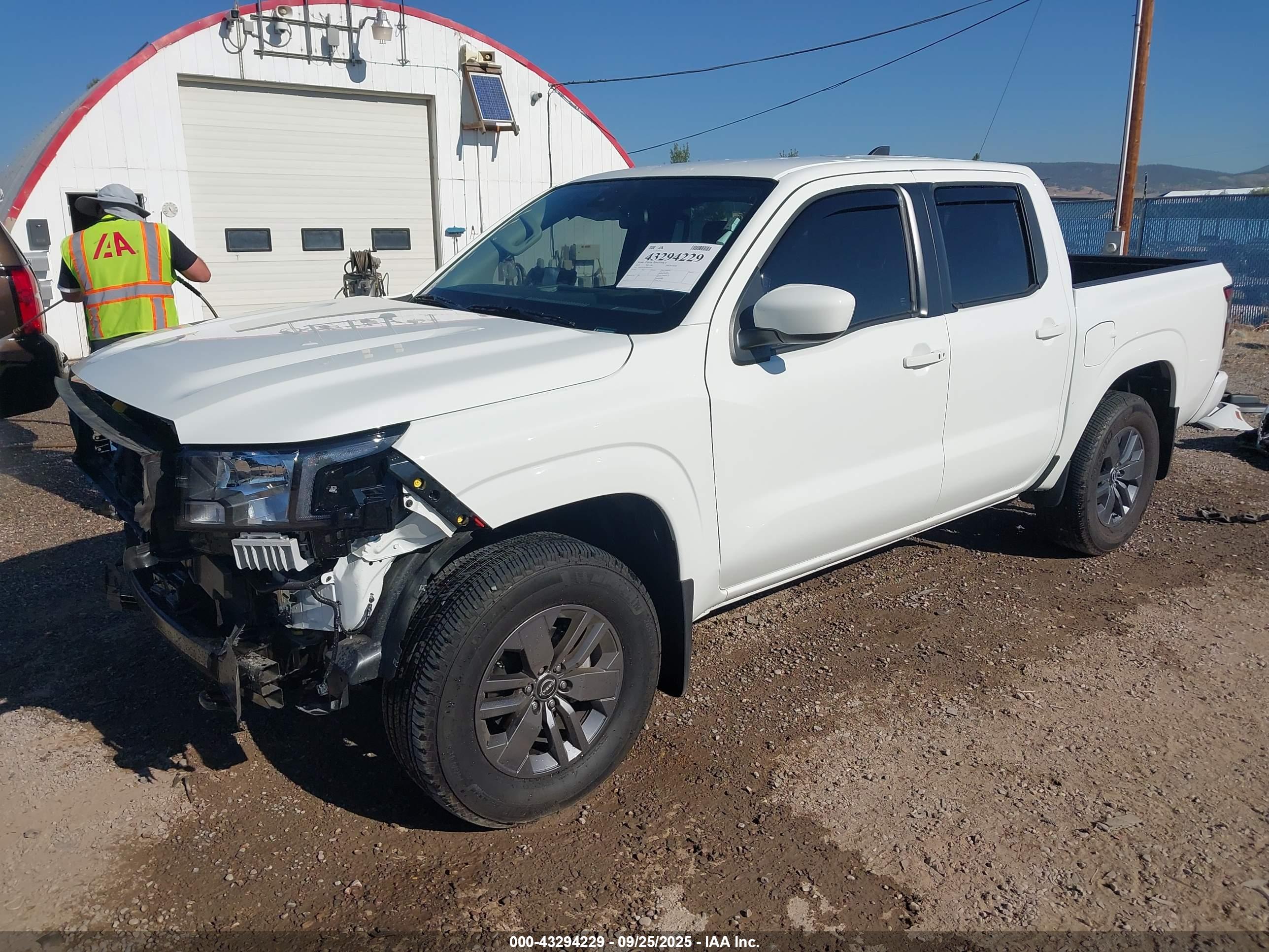 NISSAN FRONTIER image 2