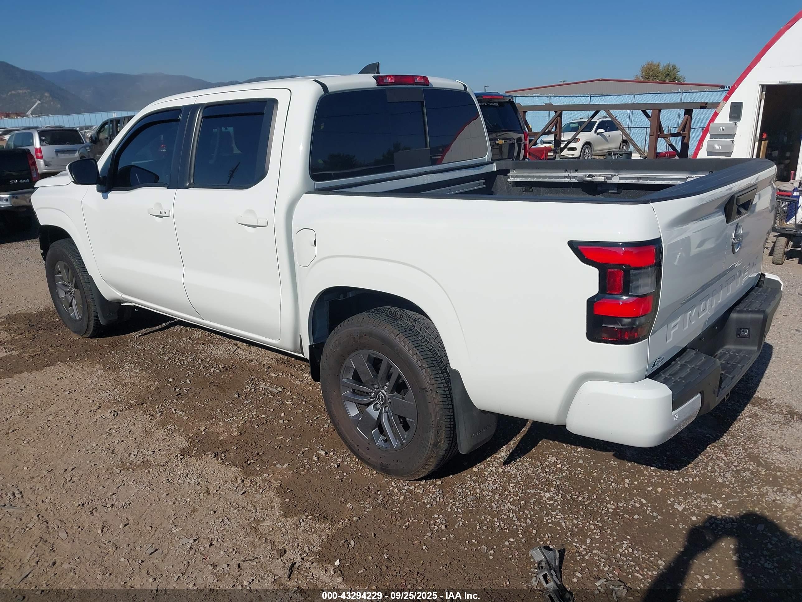 NISSAN FRONTIER image 3