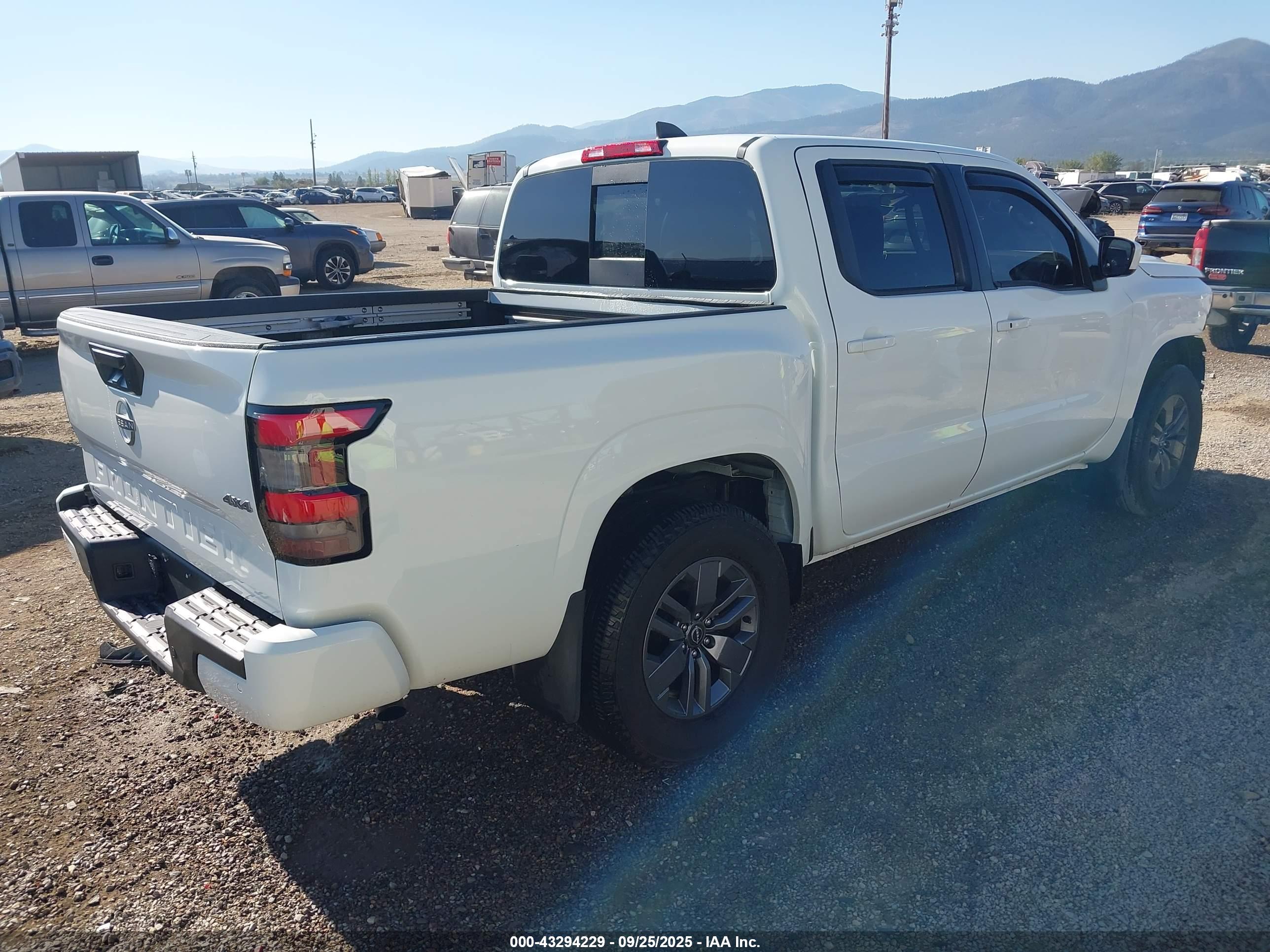 NISSAN FRONTIER image 4