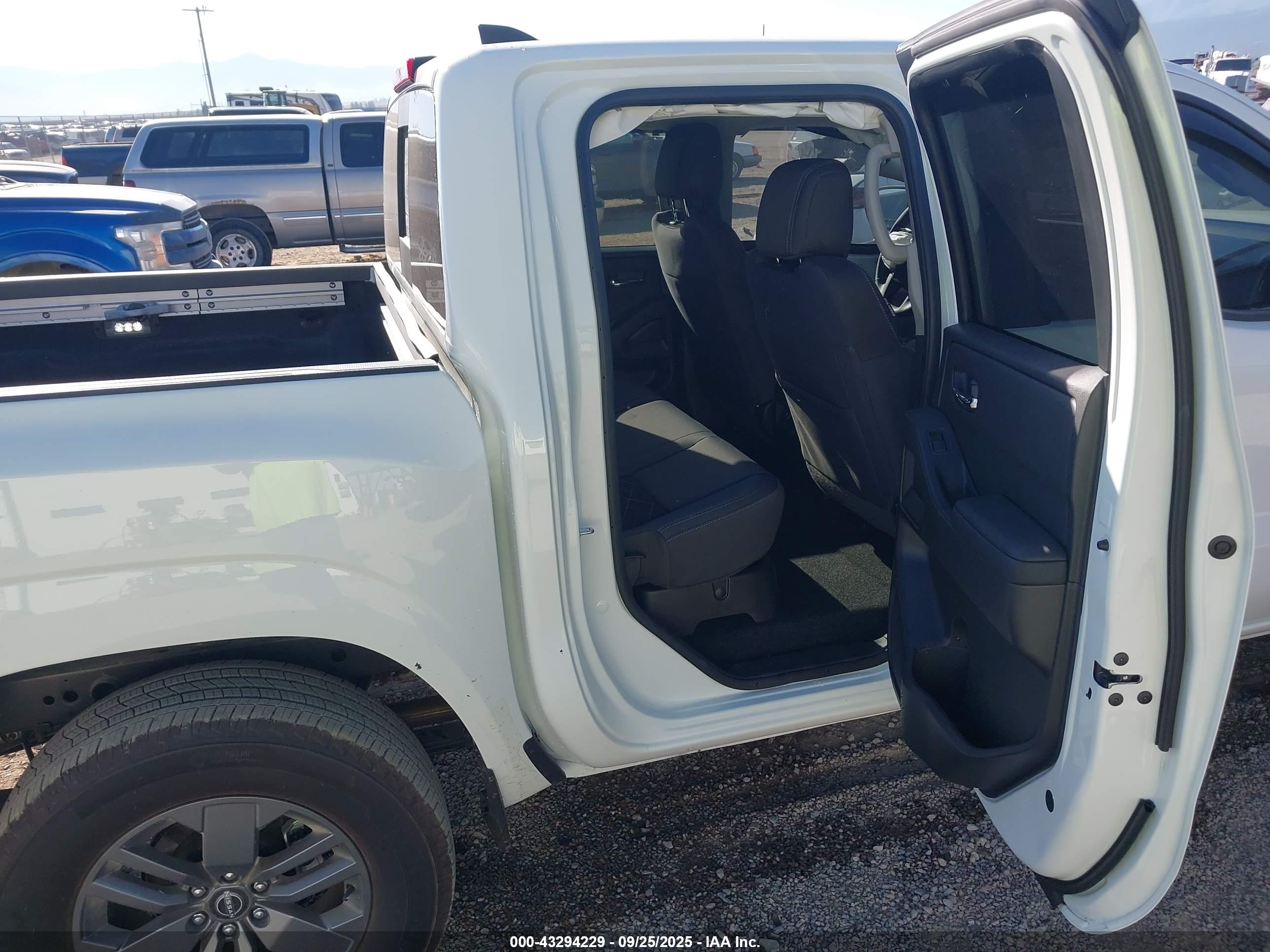 NISSAN FRONTIER image 8