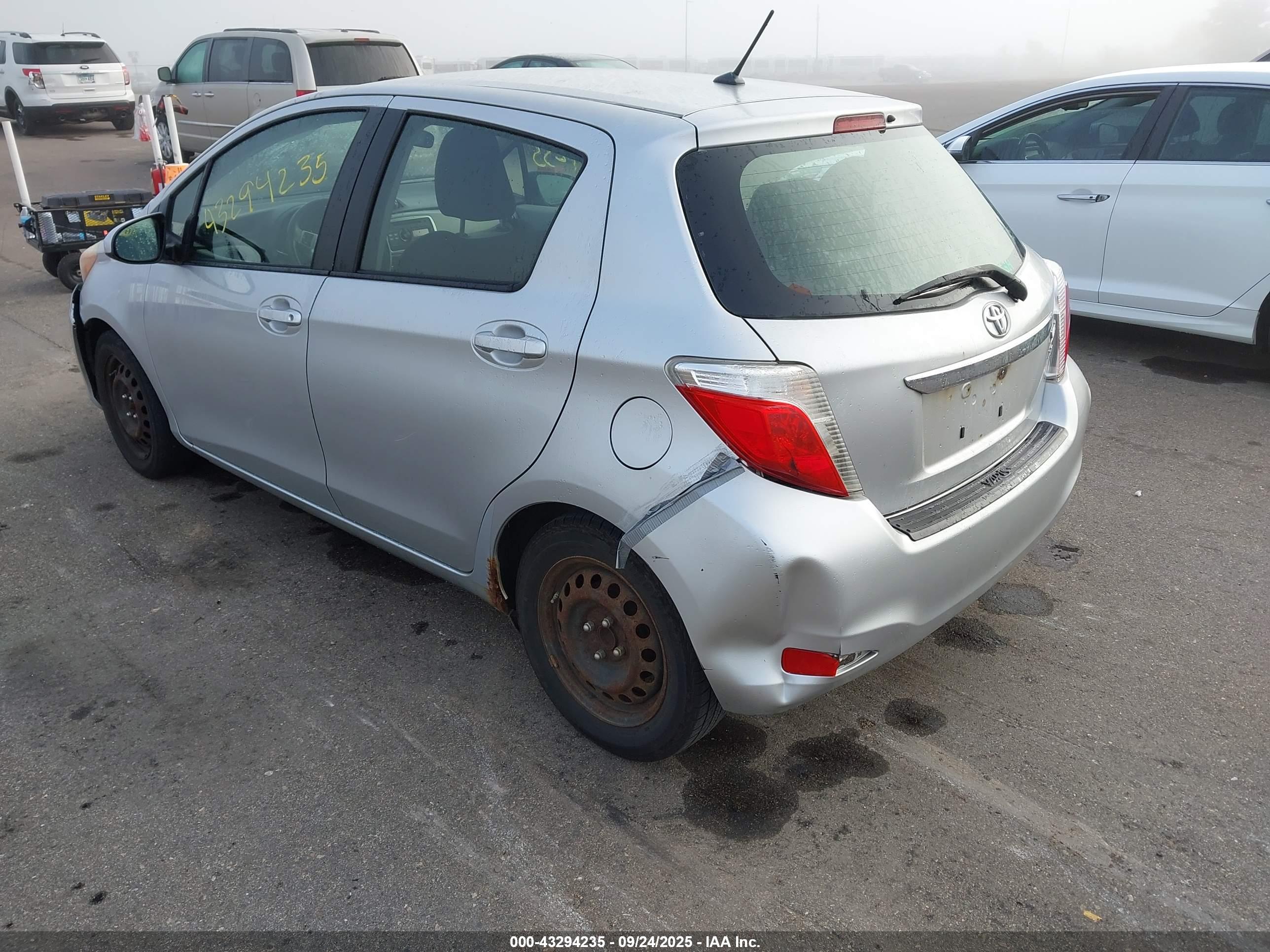 TOYOTA YARIS image 3