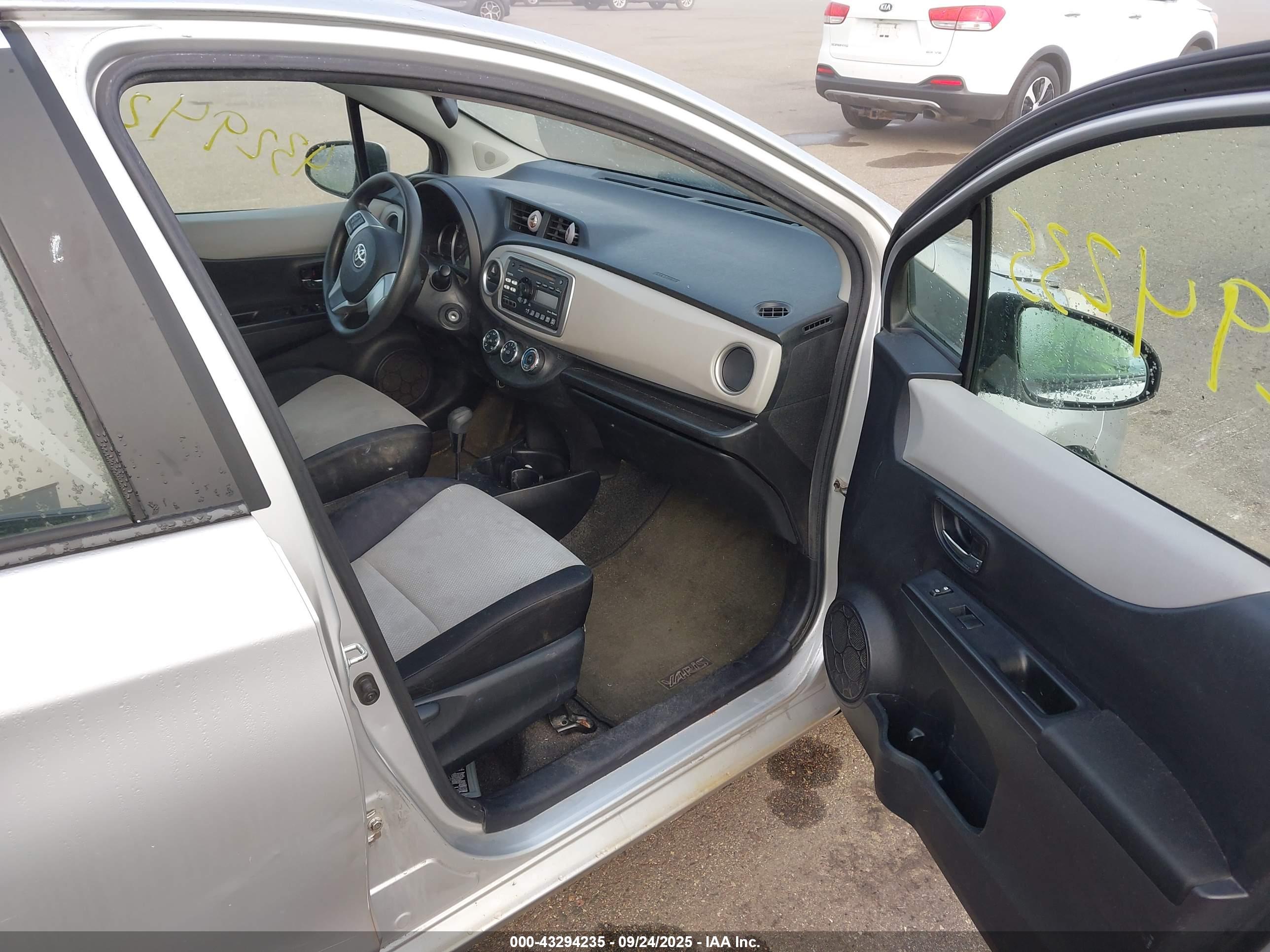 TOYOTA YARIS image 5