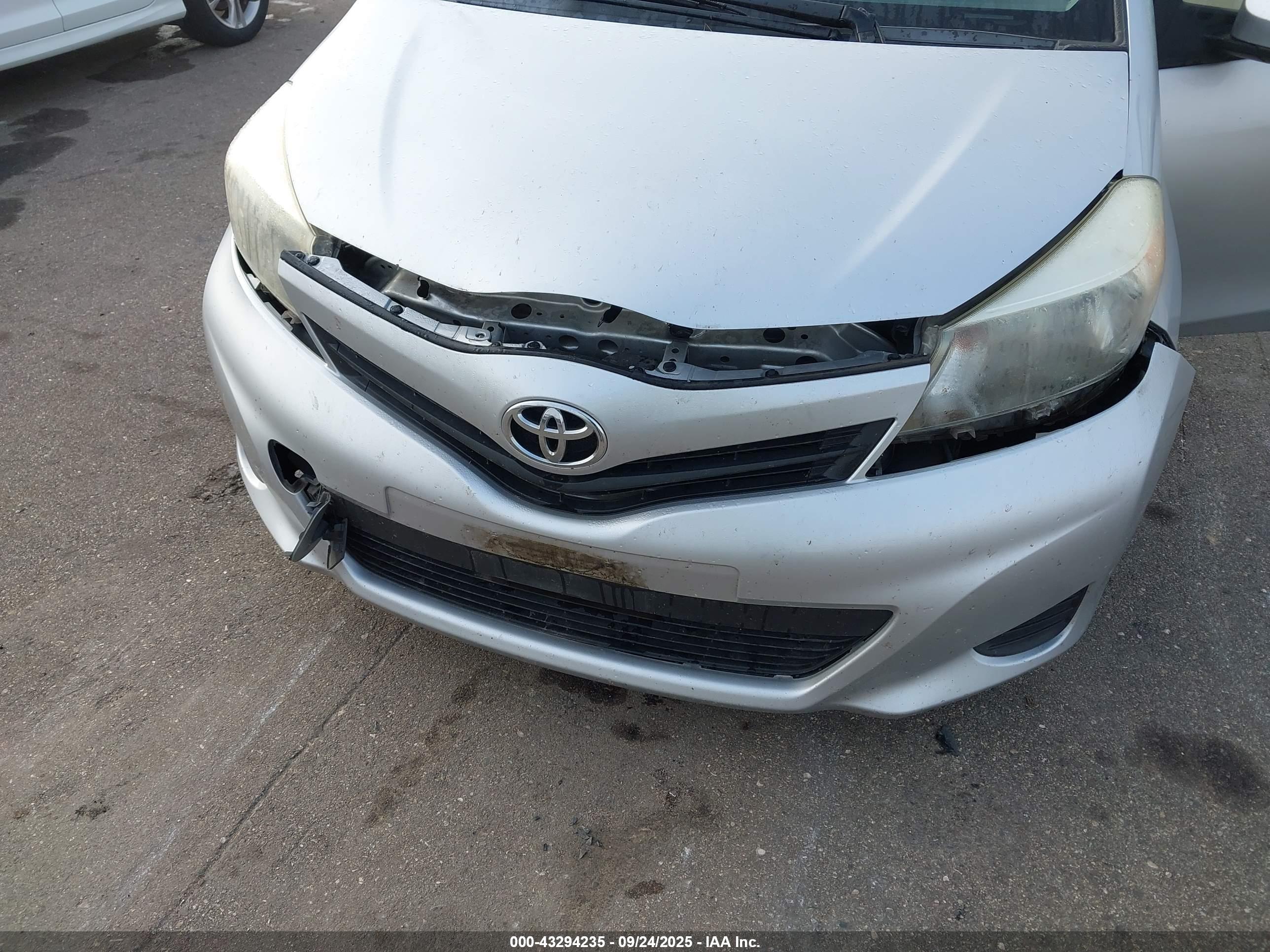 TOYOTA YARIS image 6