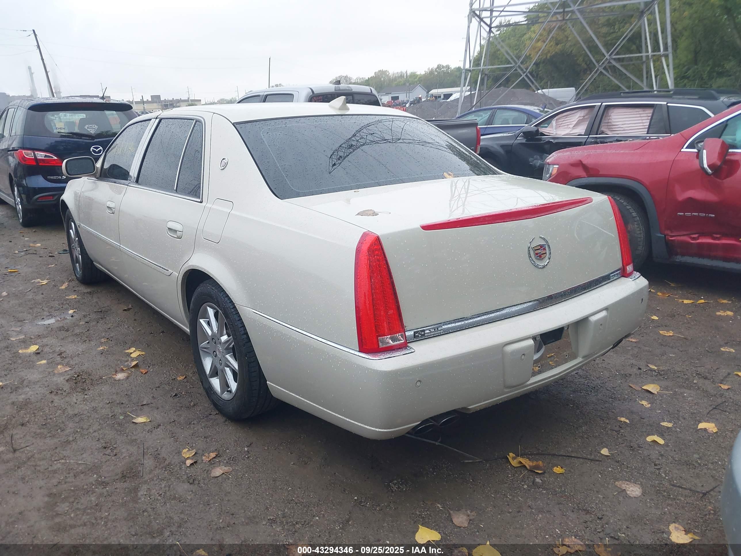 CADILLAC DTS image 3