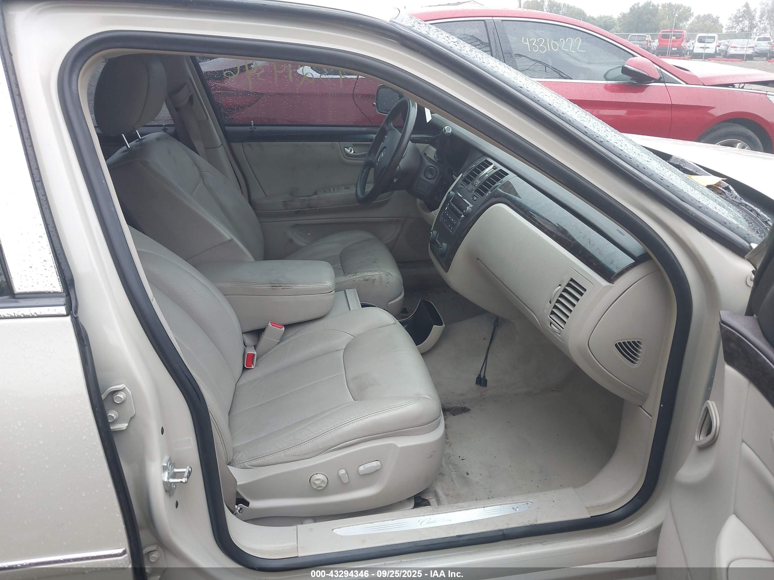 CADILLAC DTS image 5