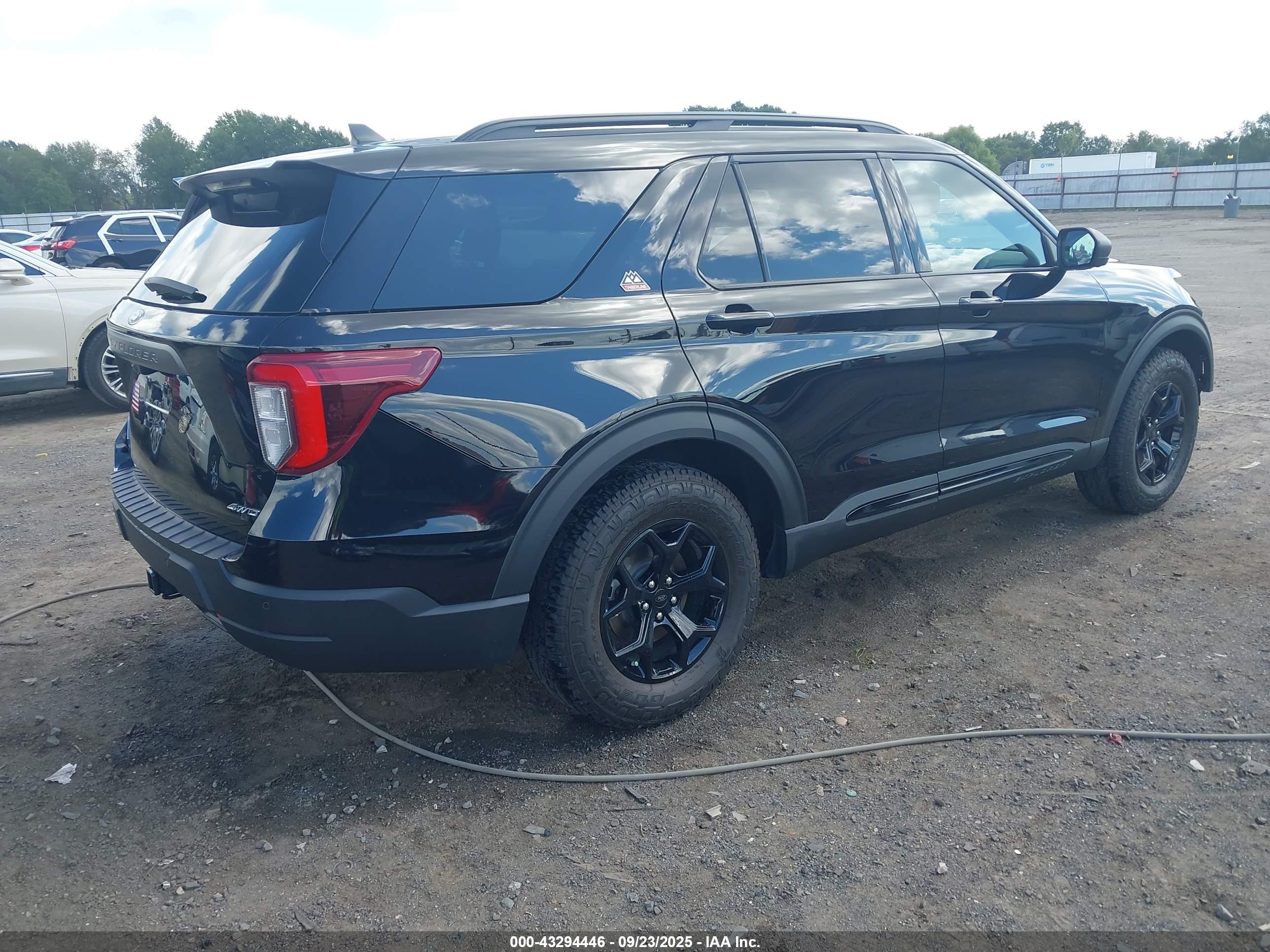 FORD EXPLORER image 4