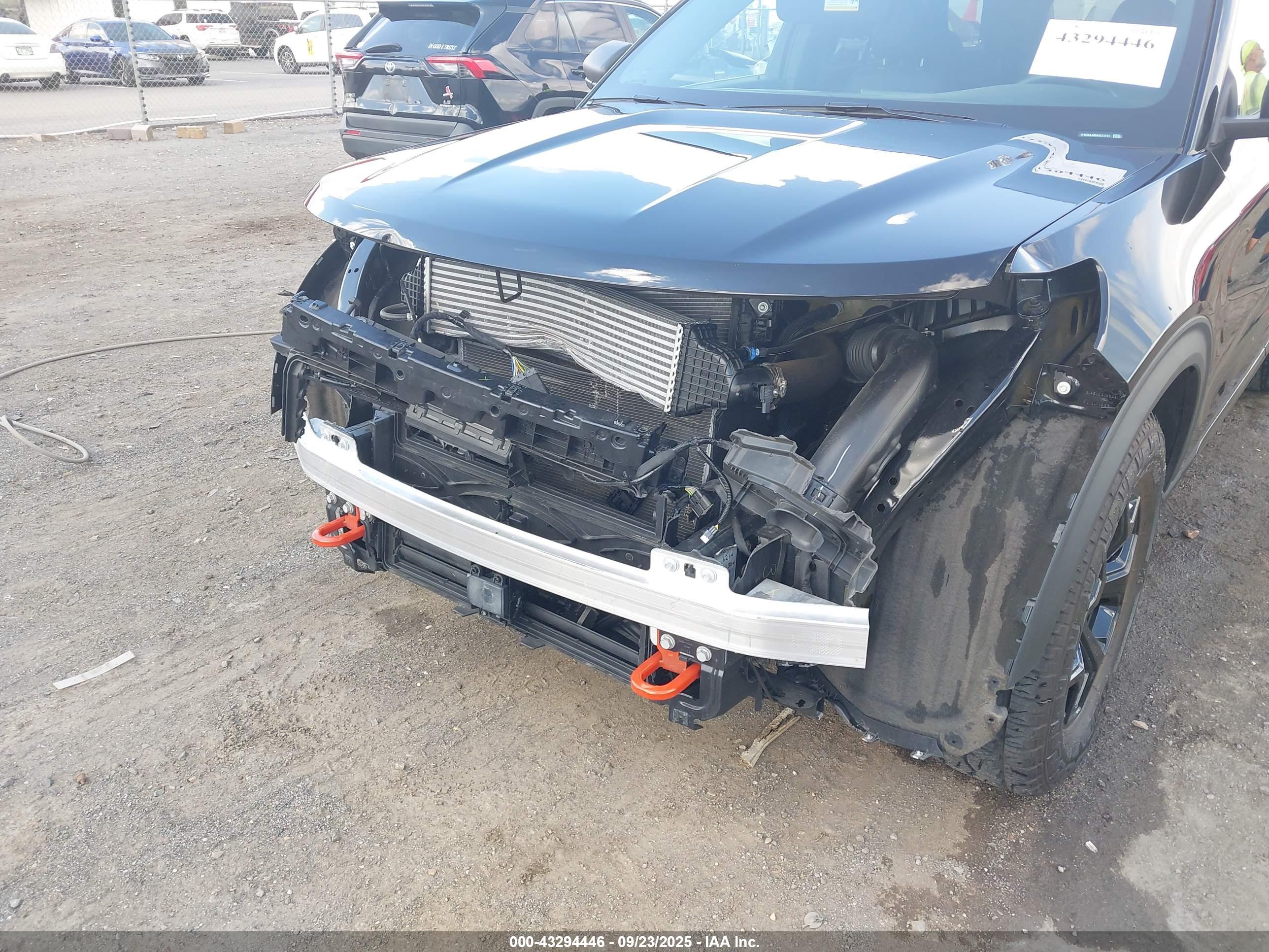 FORD EXPLORER image 6