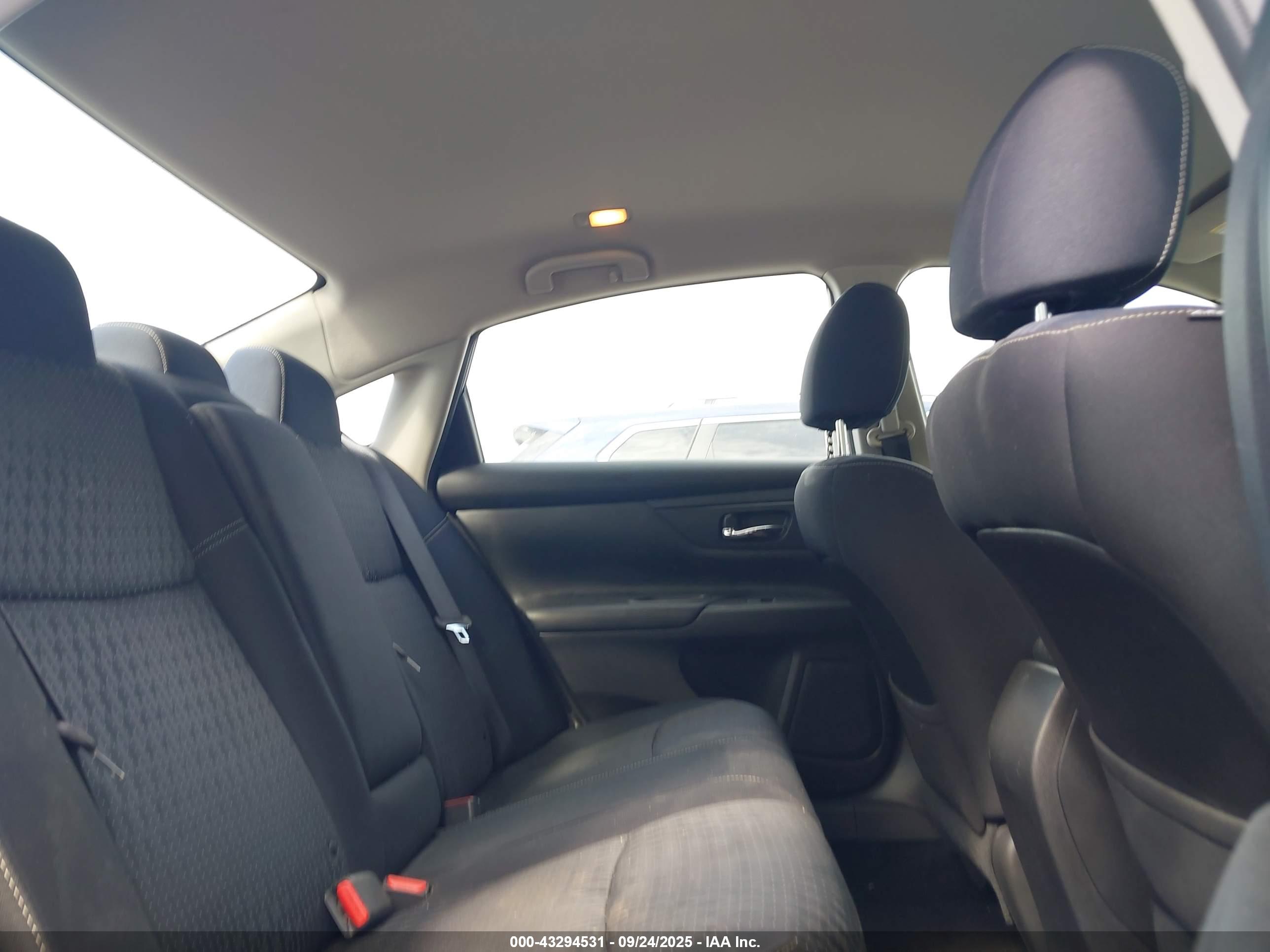 NISSAN ALTIMA image 8