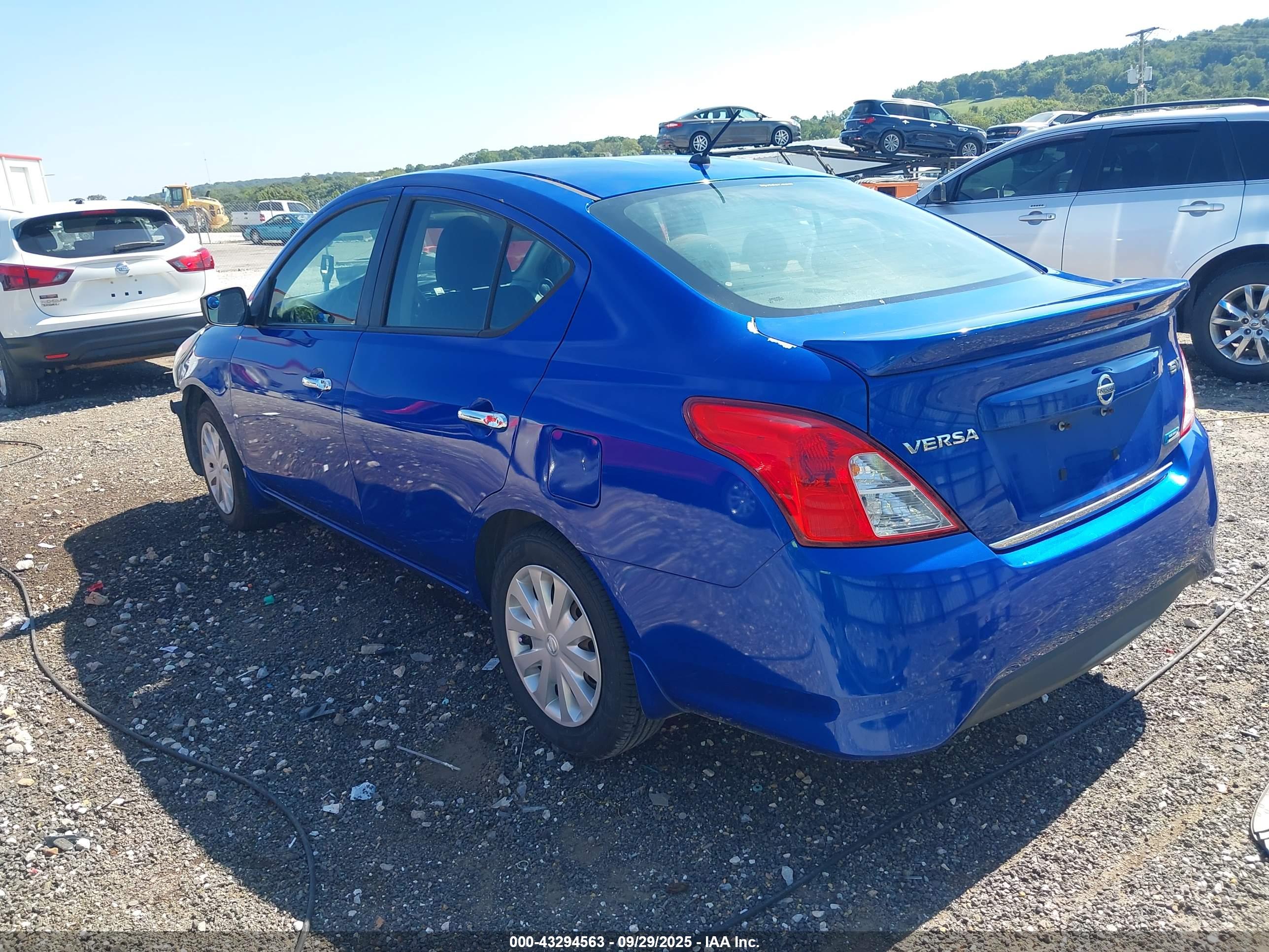 NISSAN VERSA image 3