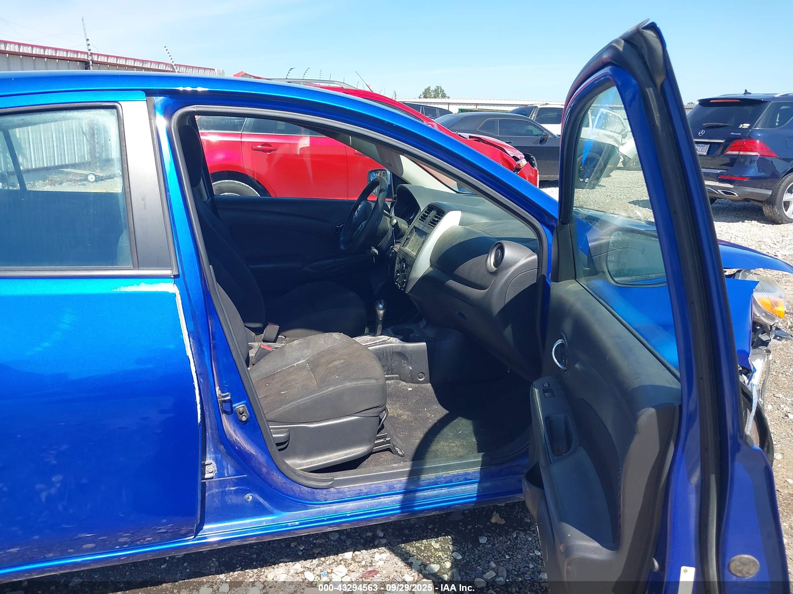 NISSAN VERSA image 5