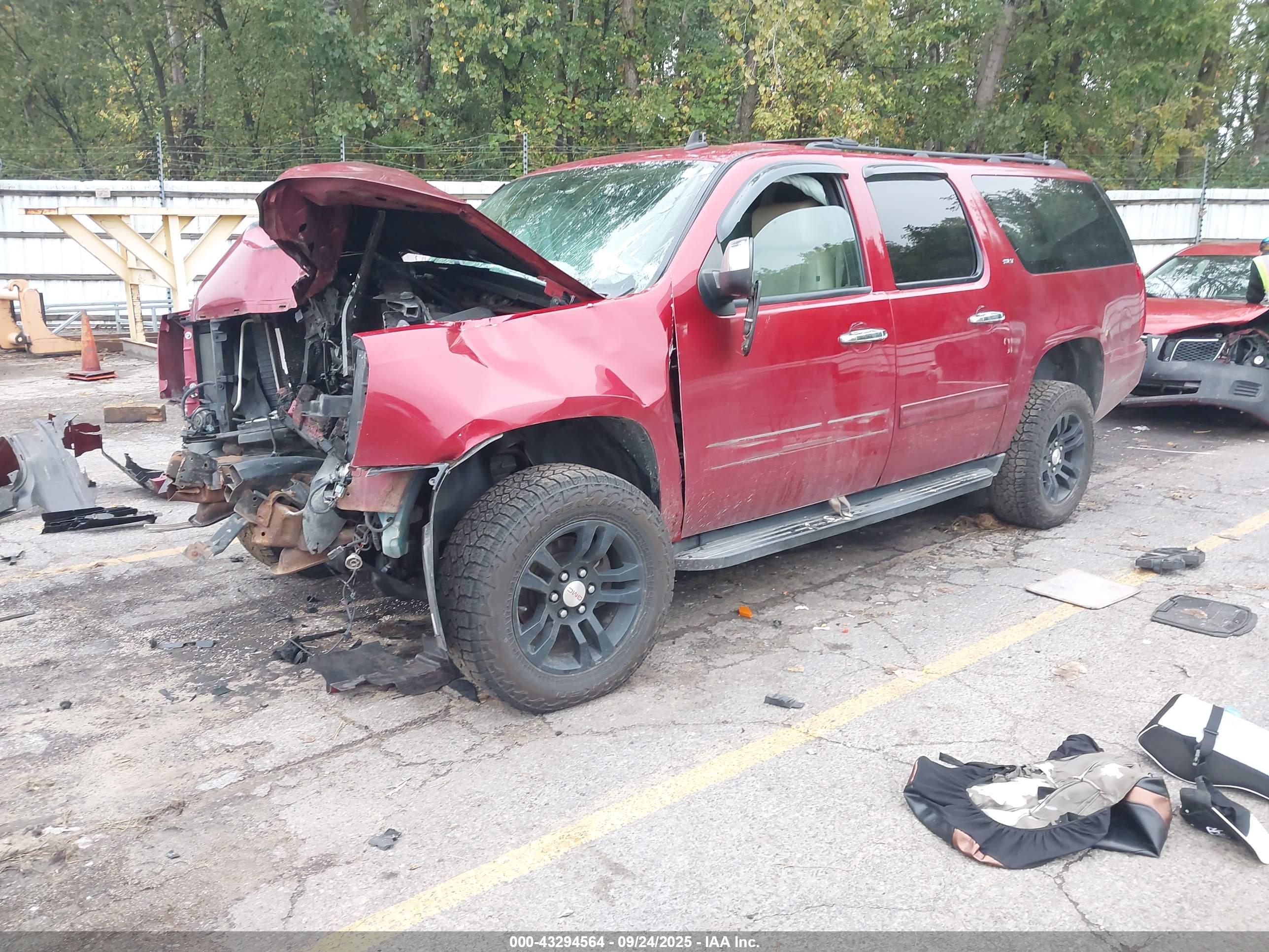 GMC YUKON image 2