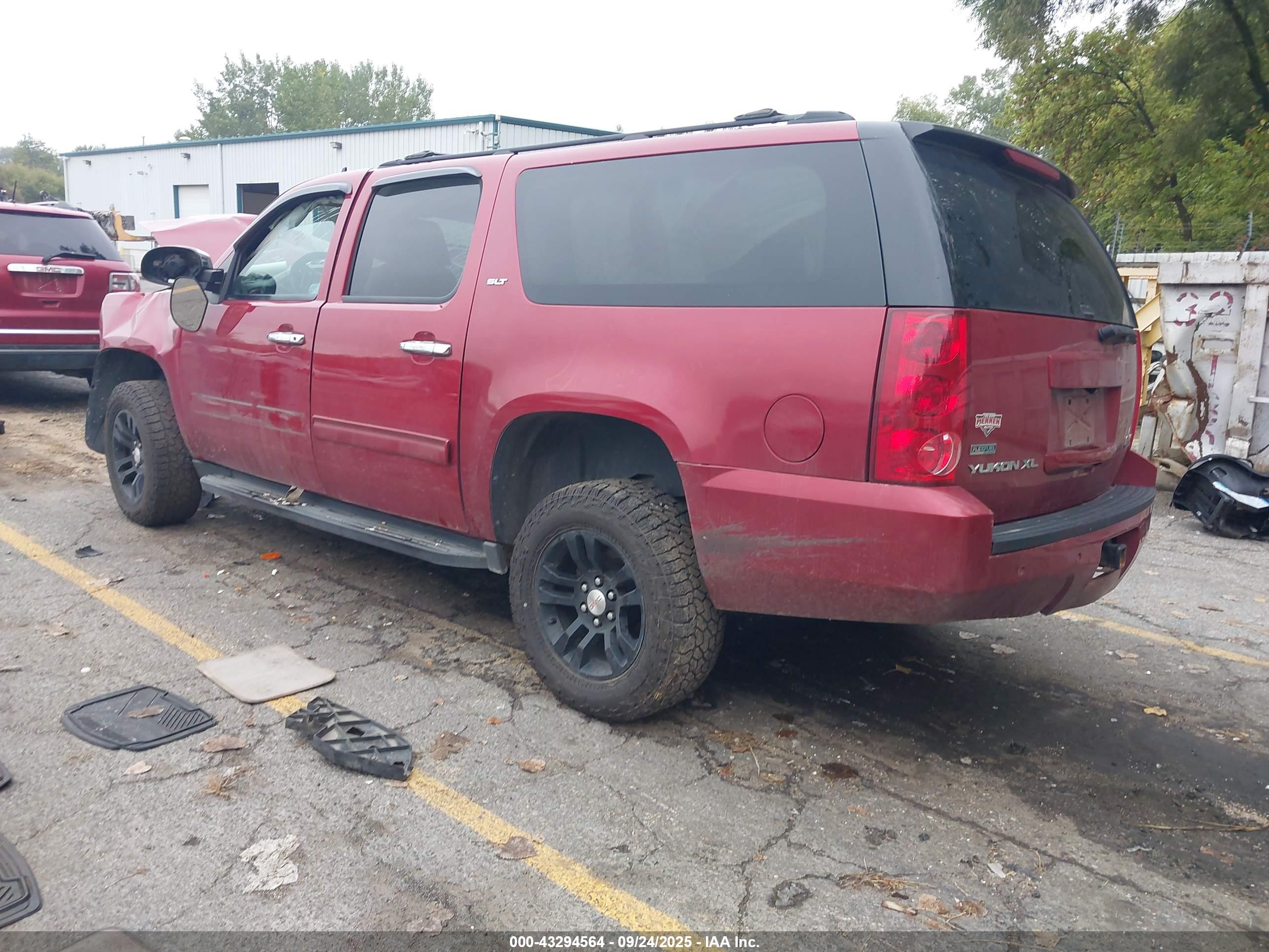 GMC YUKON image 3