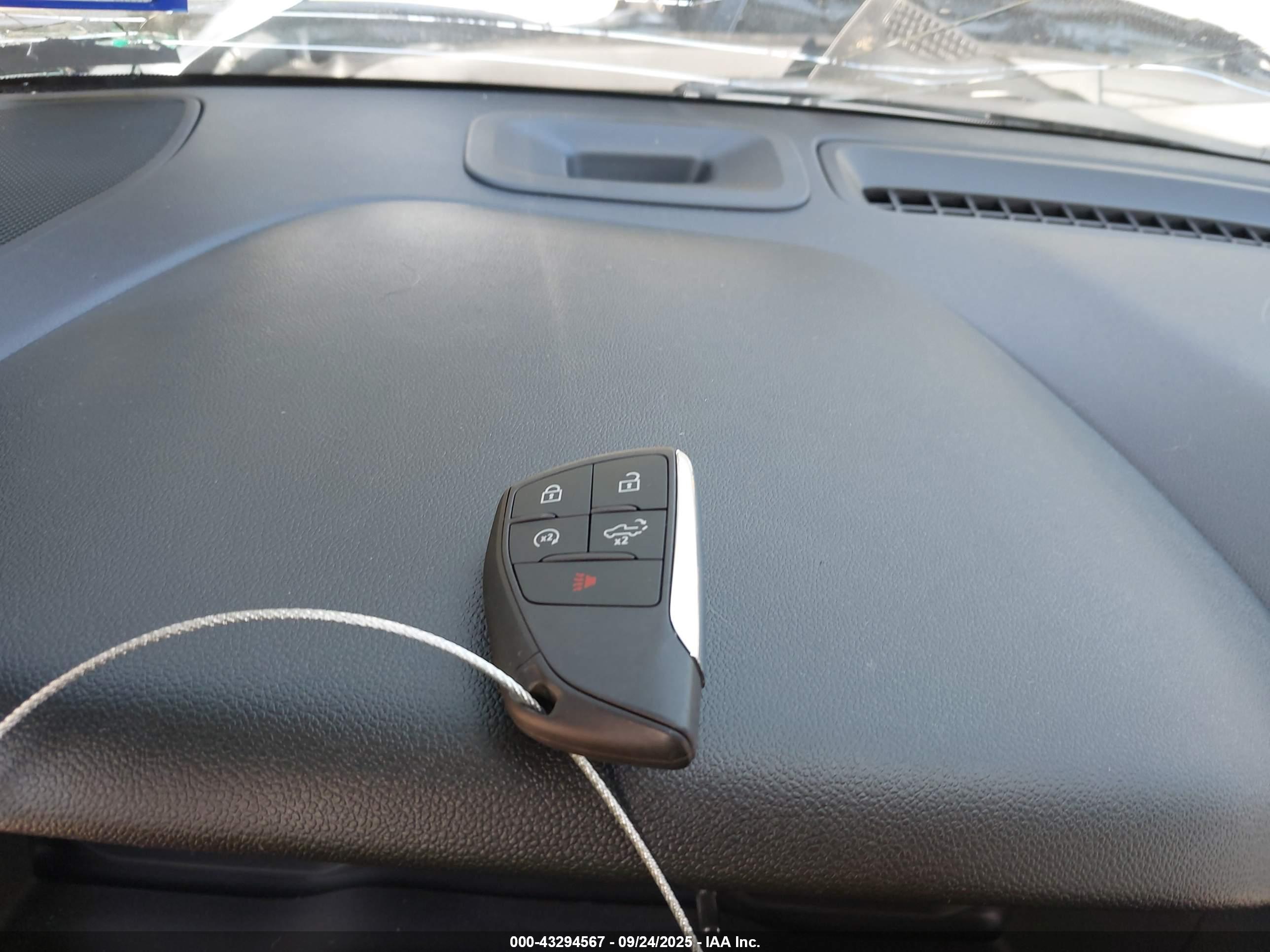 CHEVROLET SILVERADO image 11