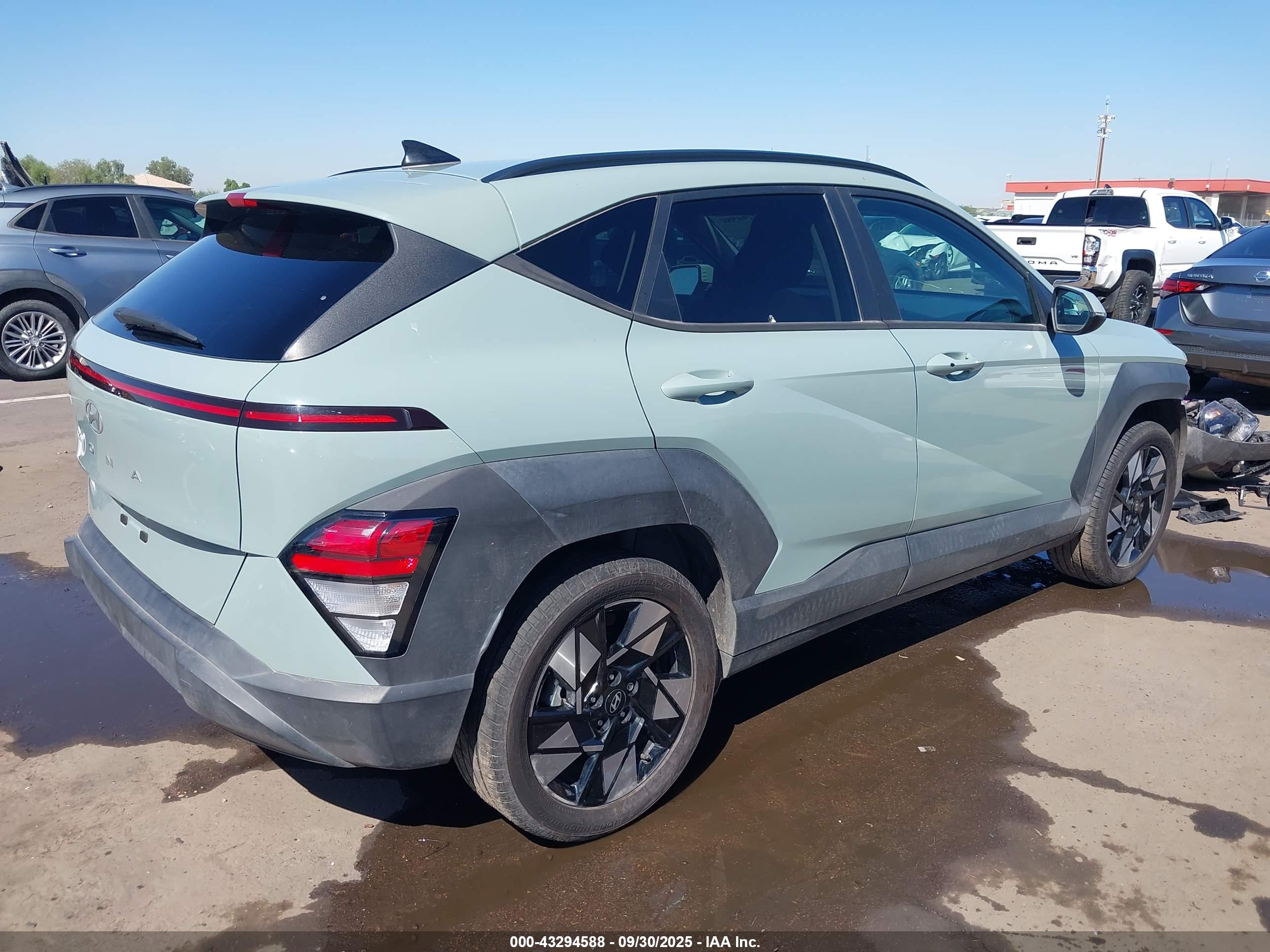 HYUNDAI KONA image 4