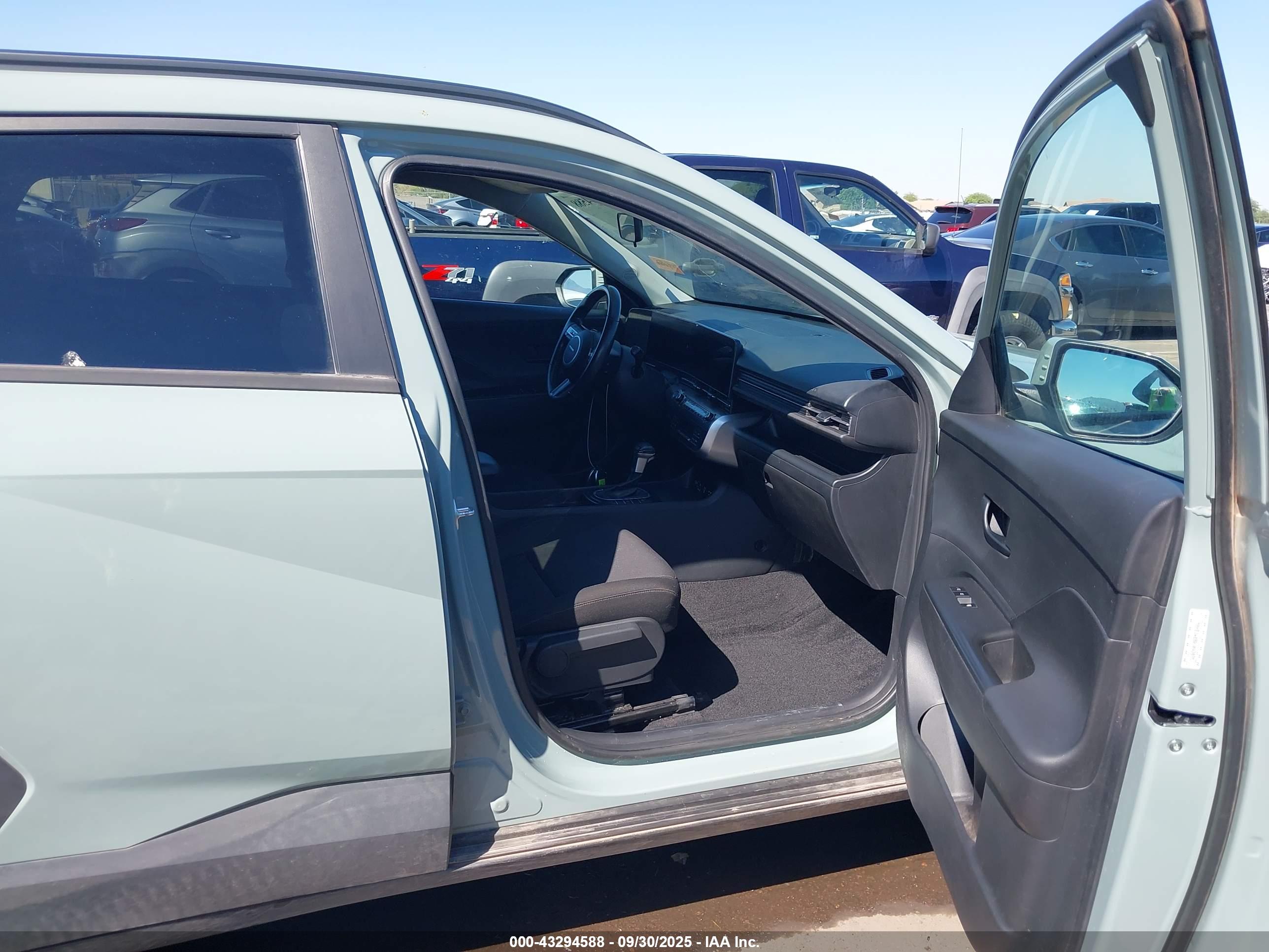 HYUNDAI KONA image 5
