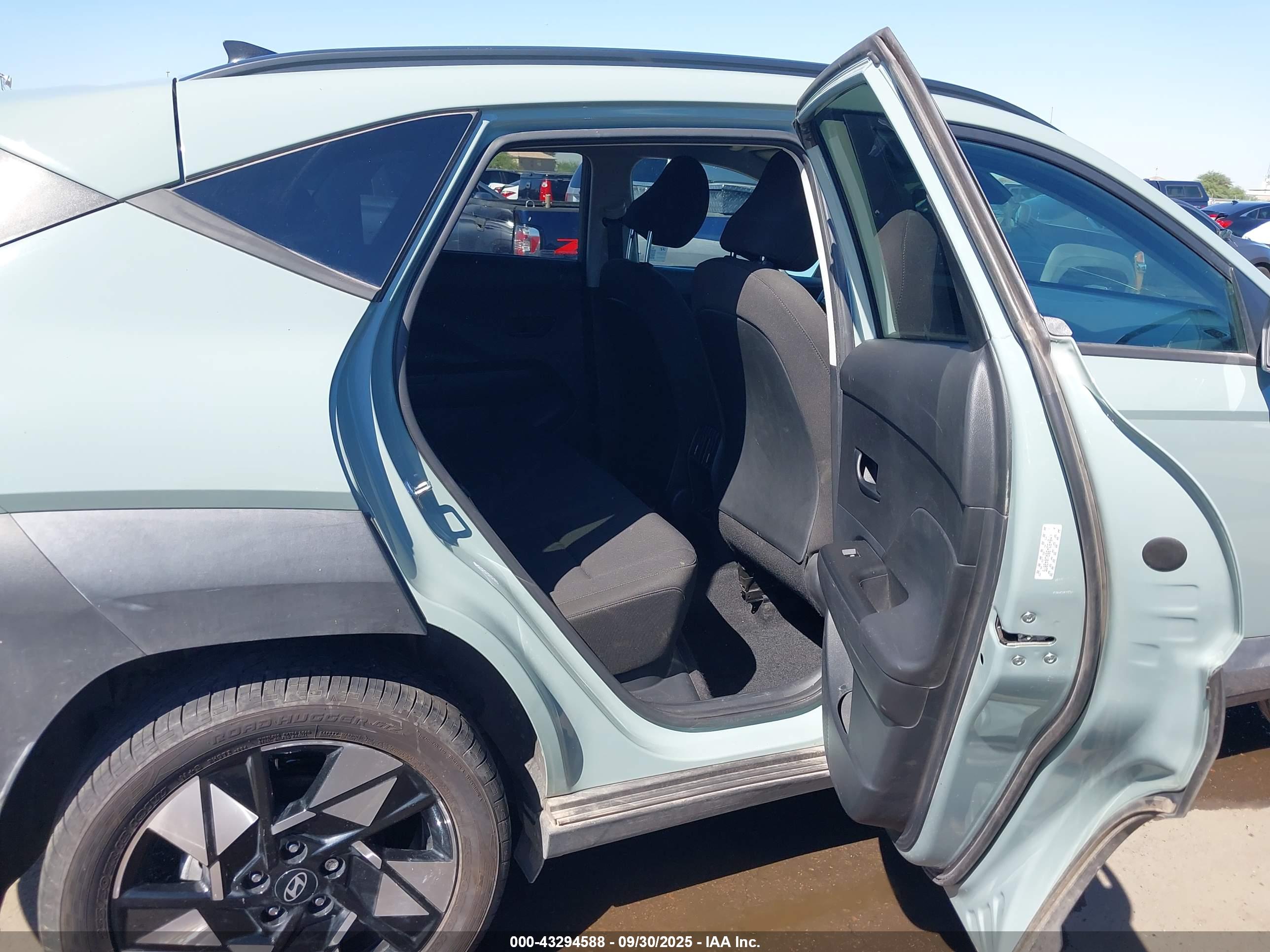 HYUNDAI KONA image 8