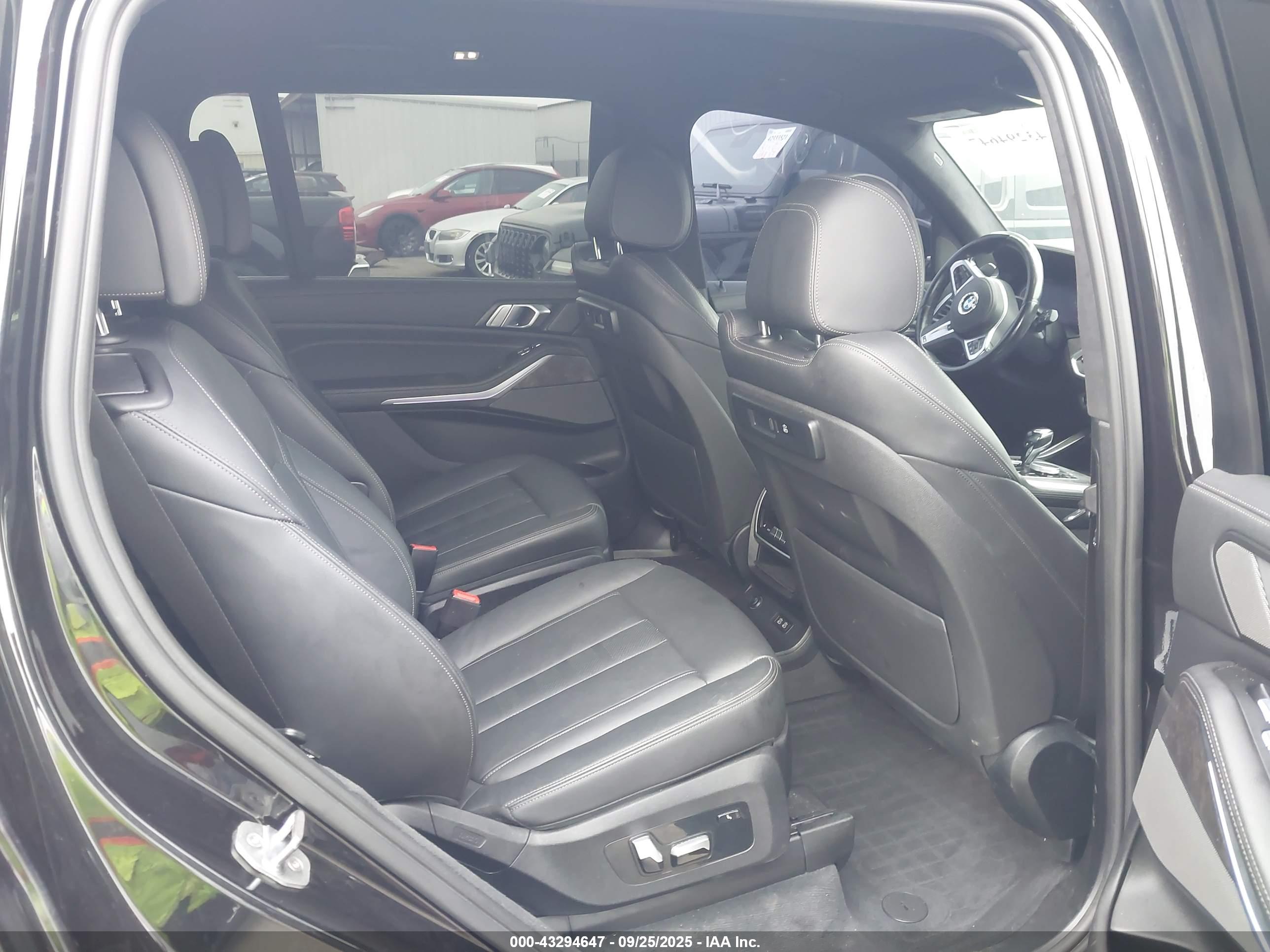 BMW X7 image 8