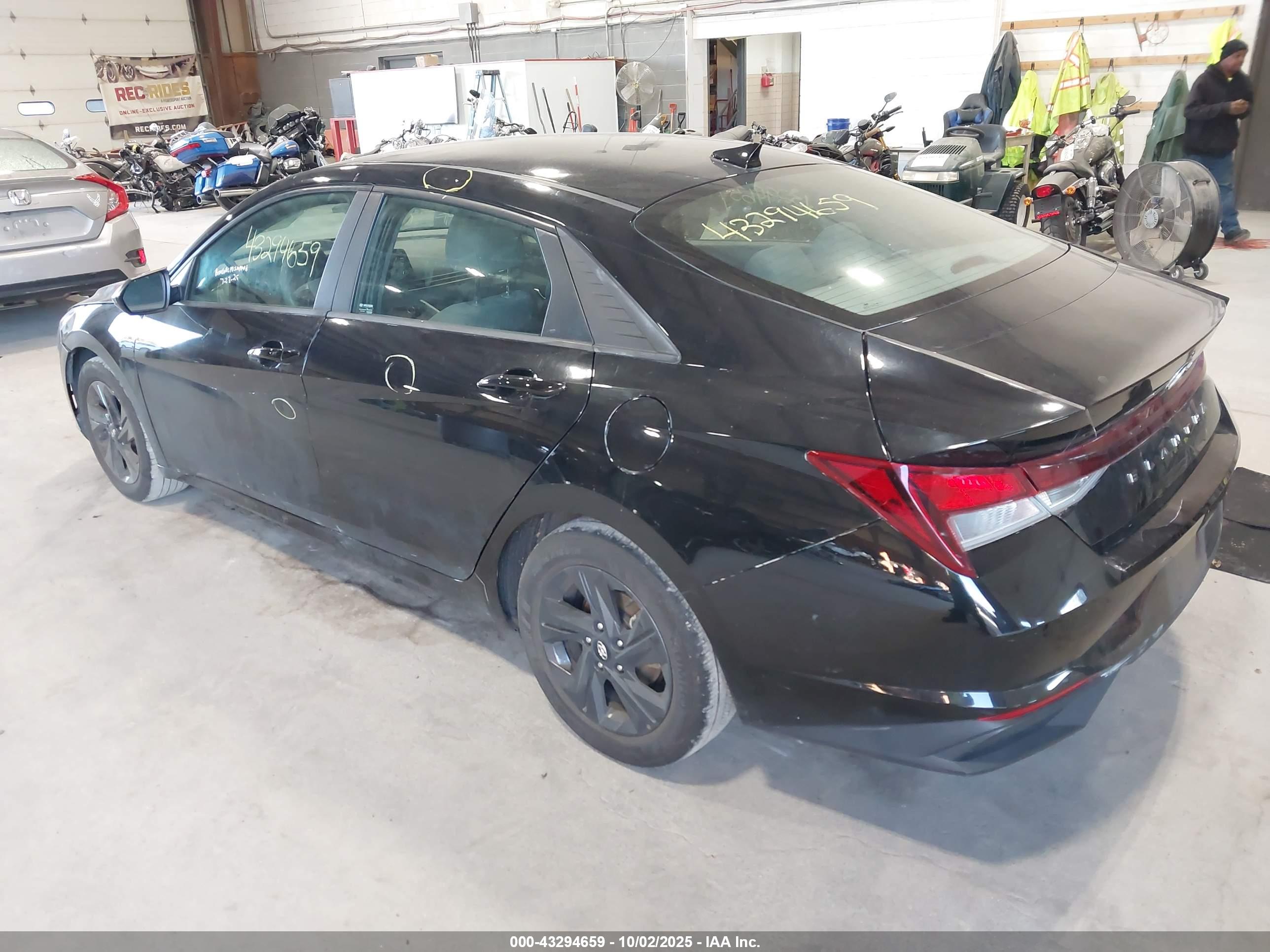 HYUNDAI ELANTRA image 3