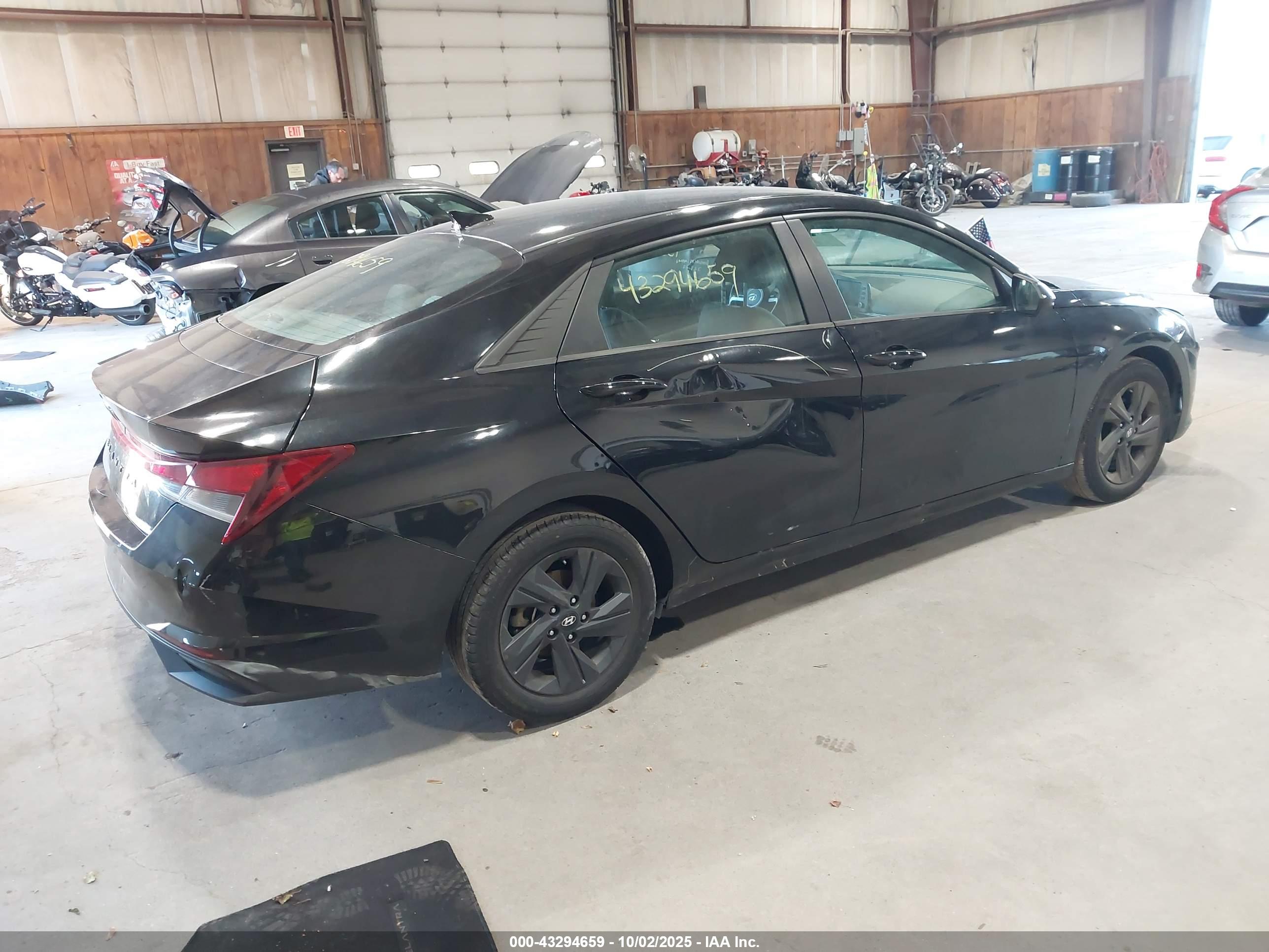 HYUNDAI ELANTRA image 4