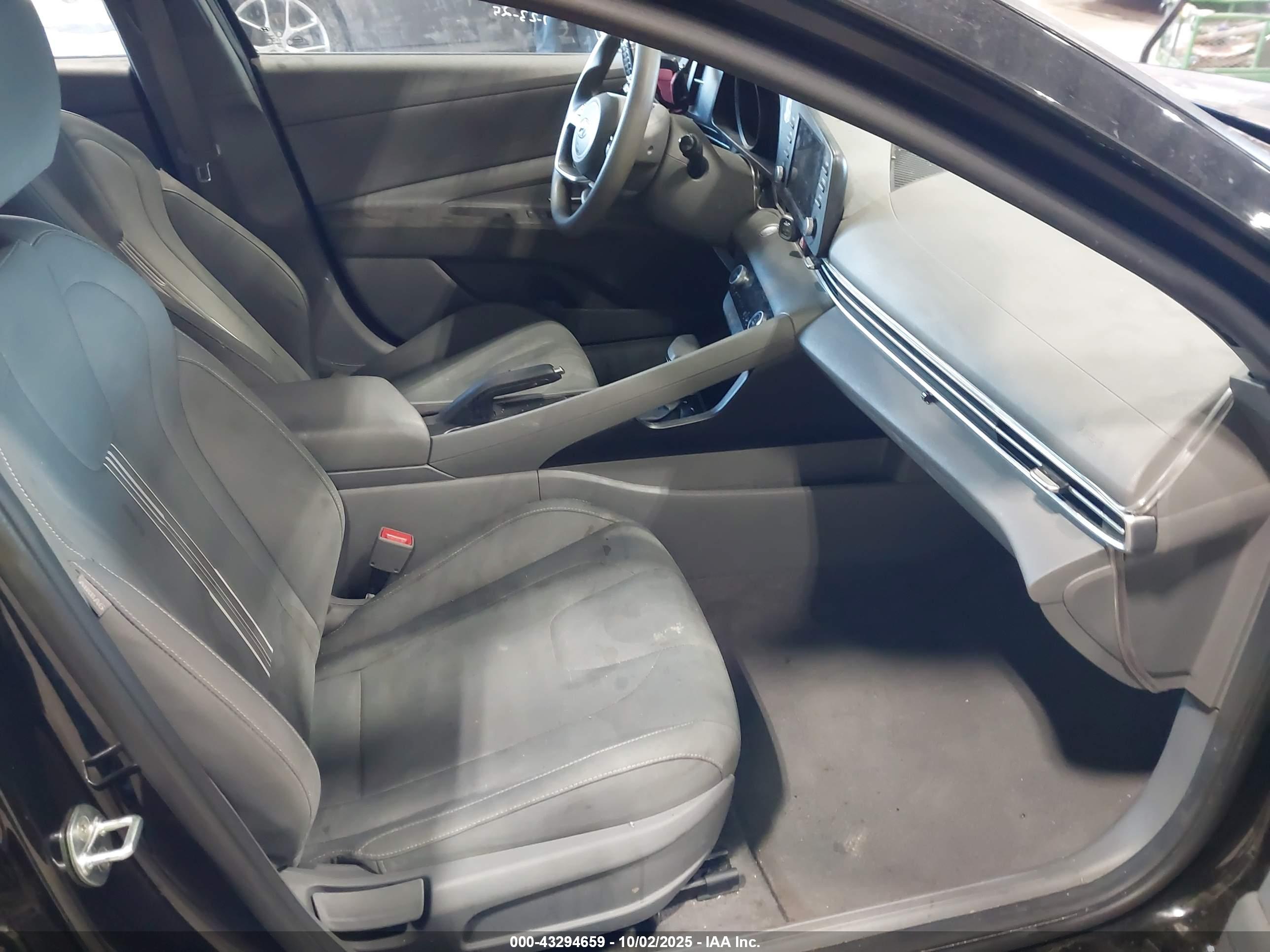 HYUNDAI ELANTRA image 5