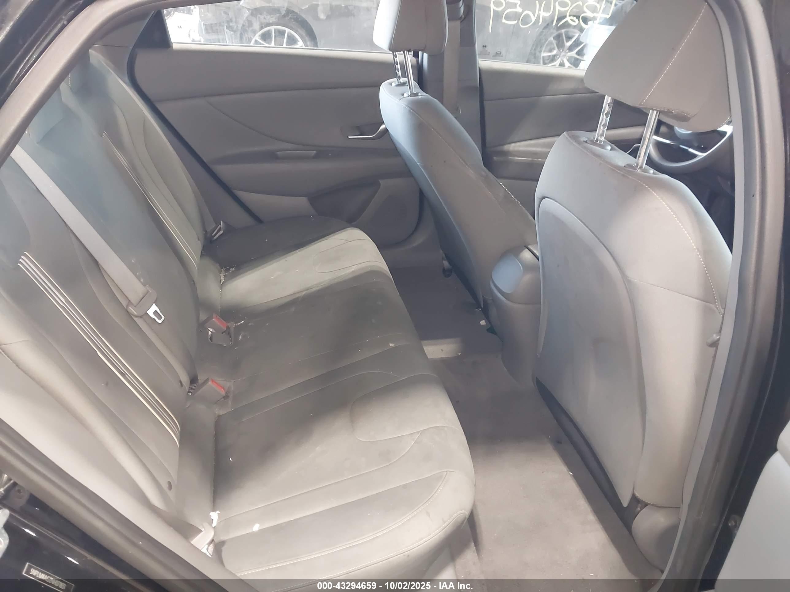 HYUNDAI ELANTRA image 8