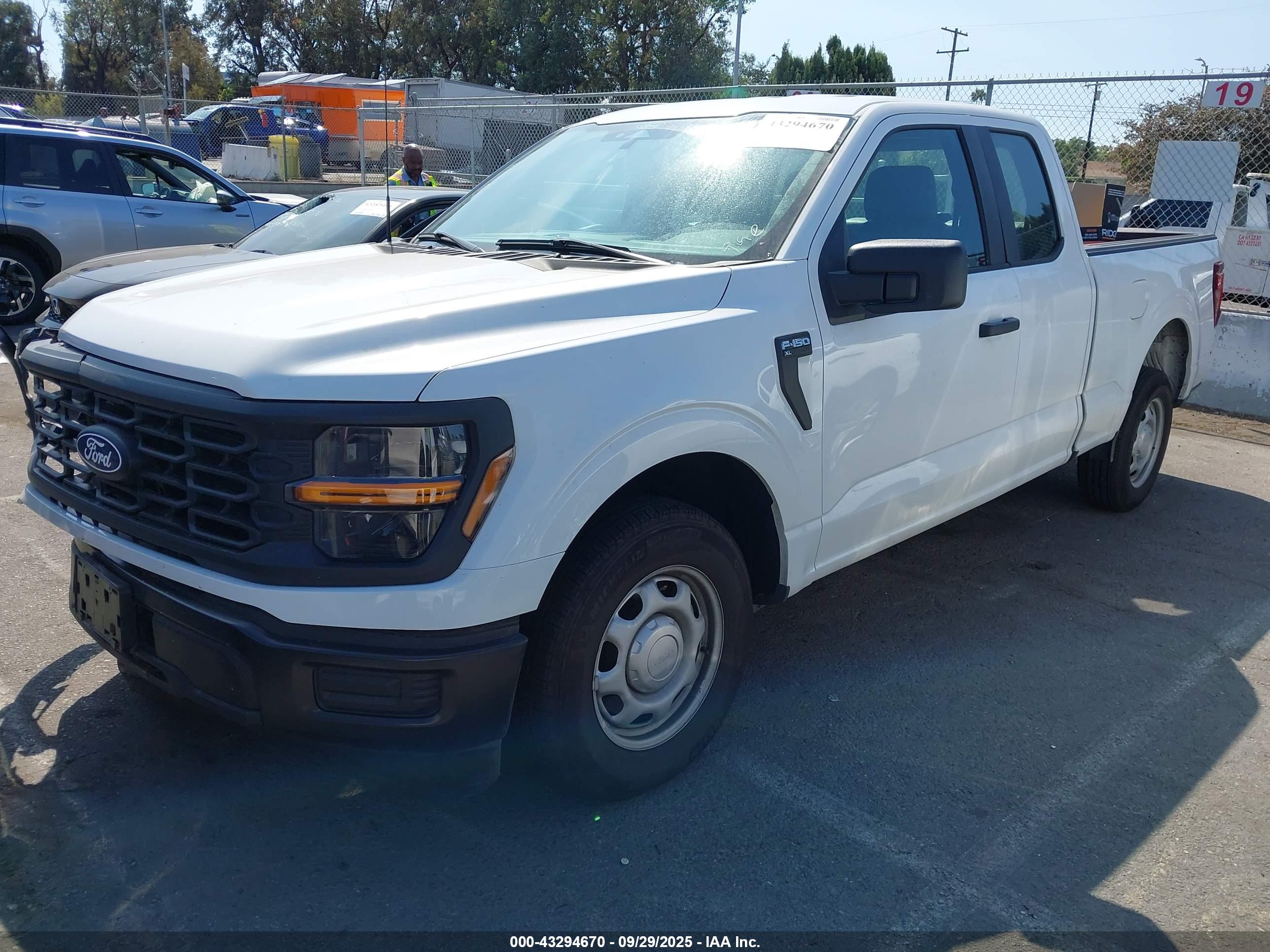 FORD F-150 image 2