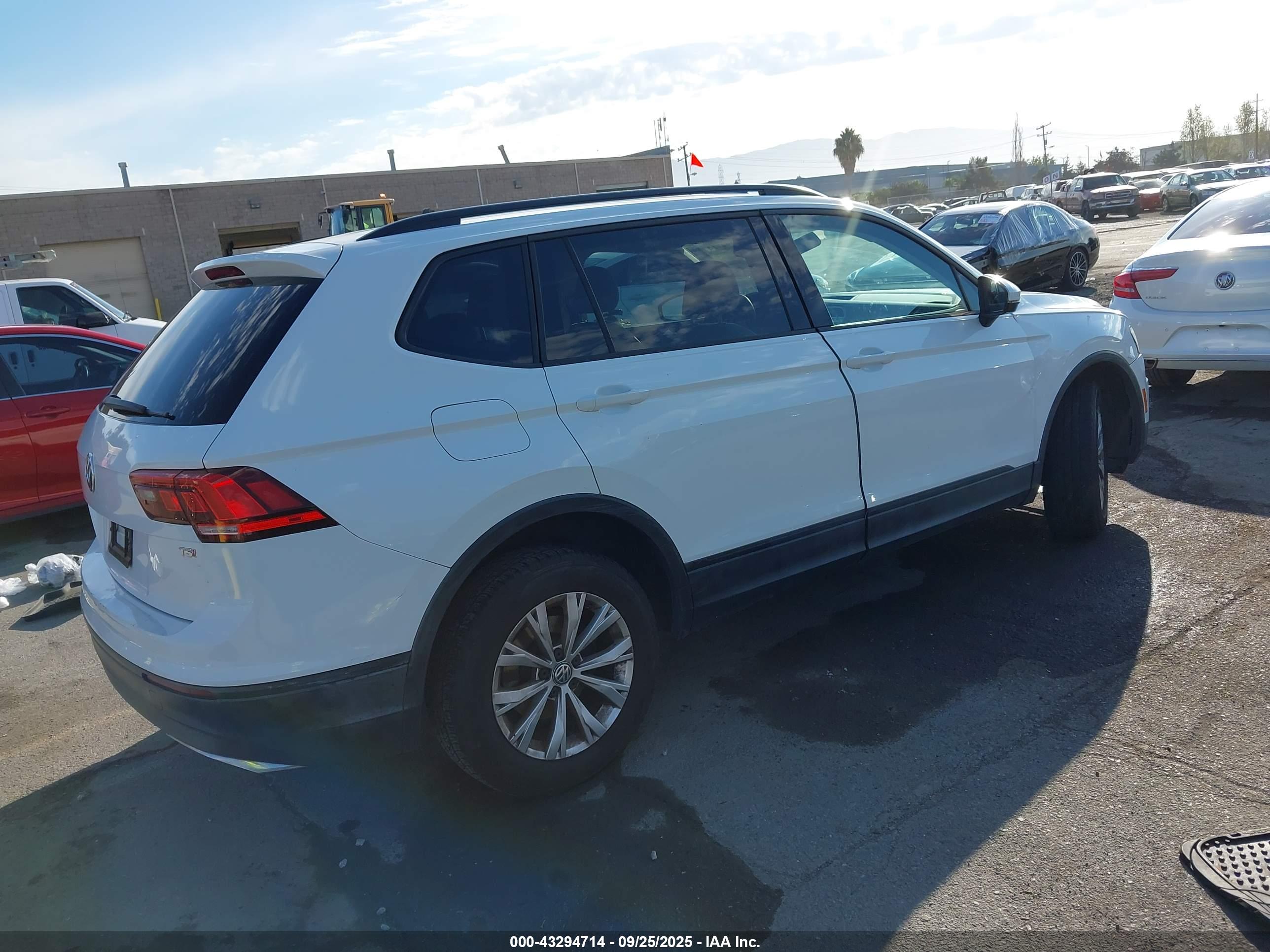VOLKSWAGEN TIGUAN image 4