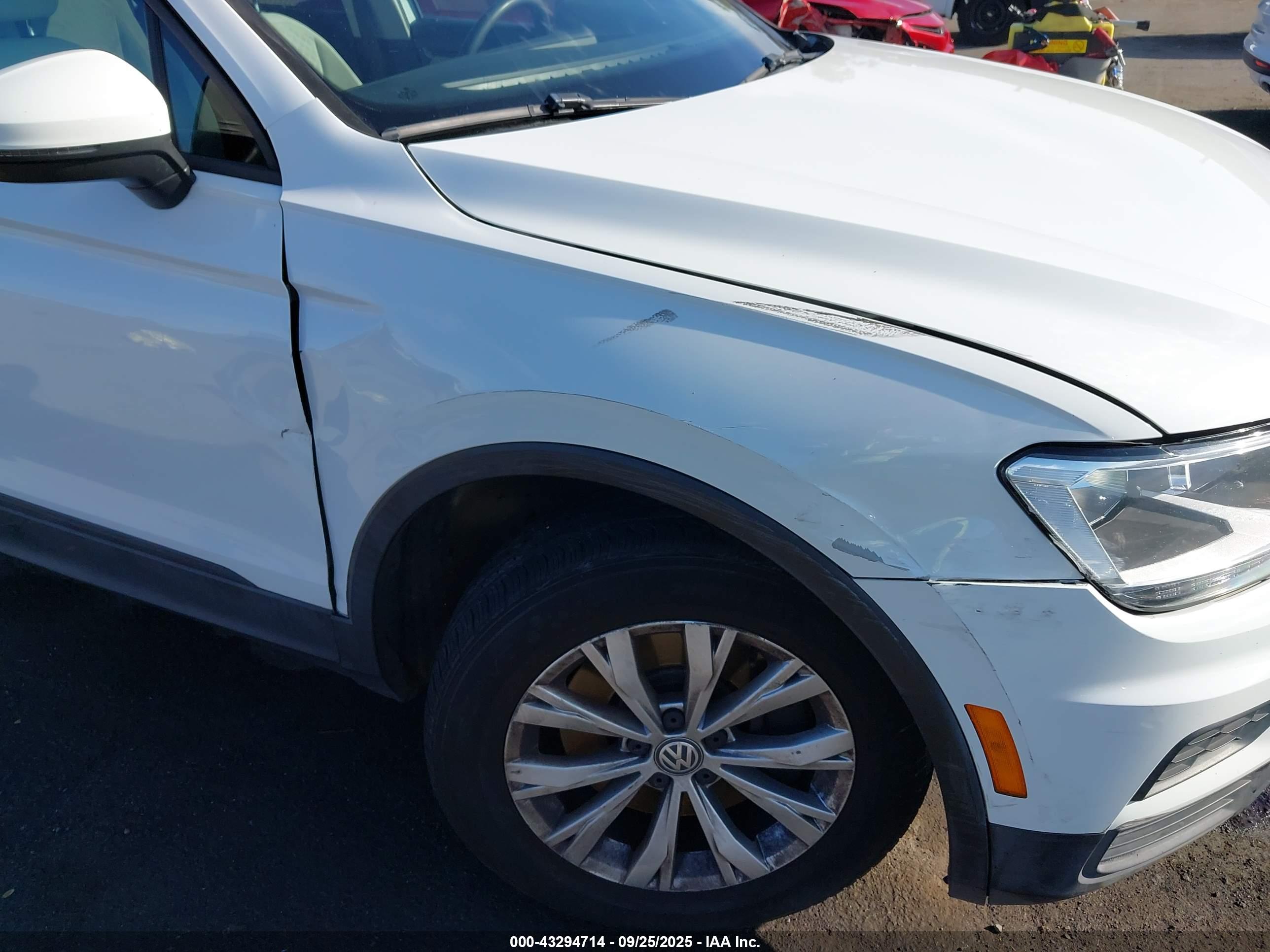 VOLKSWAGEN TIGUAN image 6