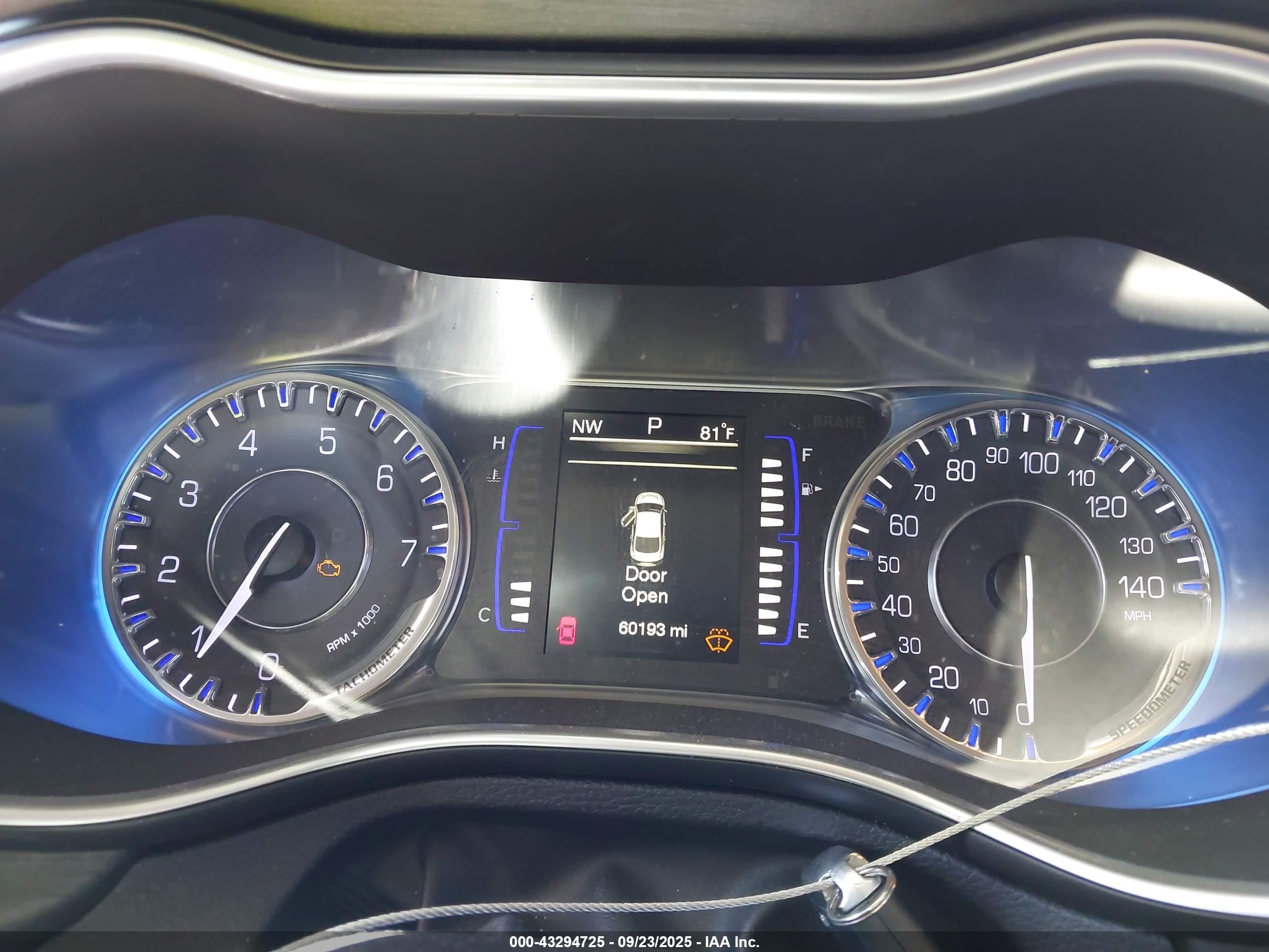 CHRYSLER 200 image 7