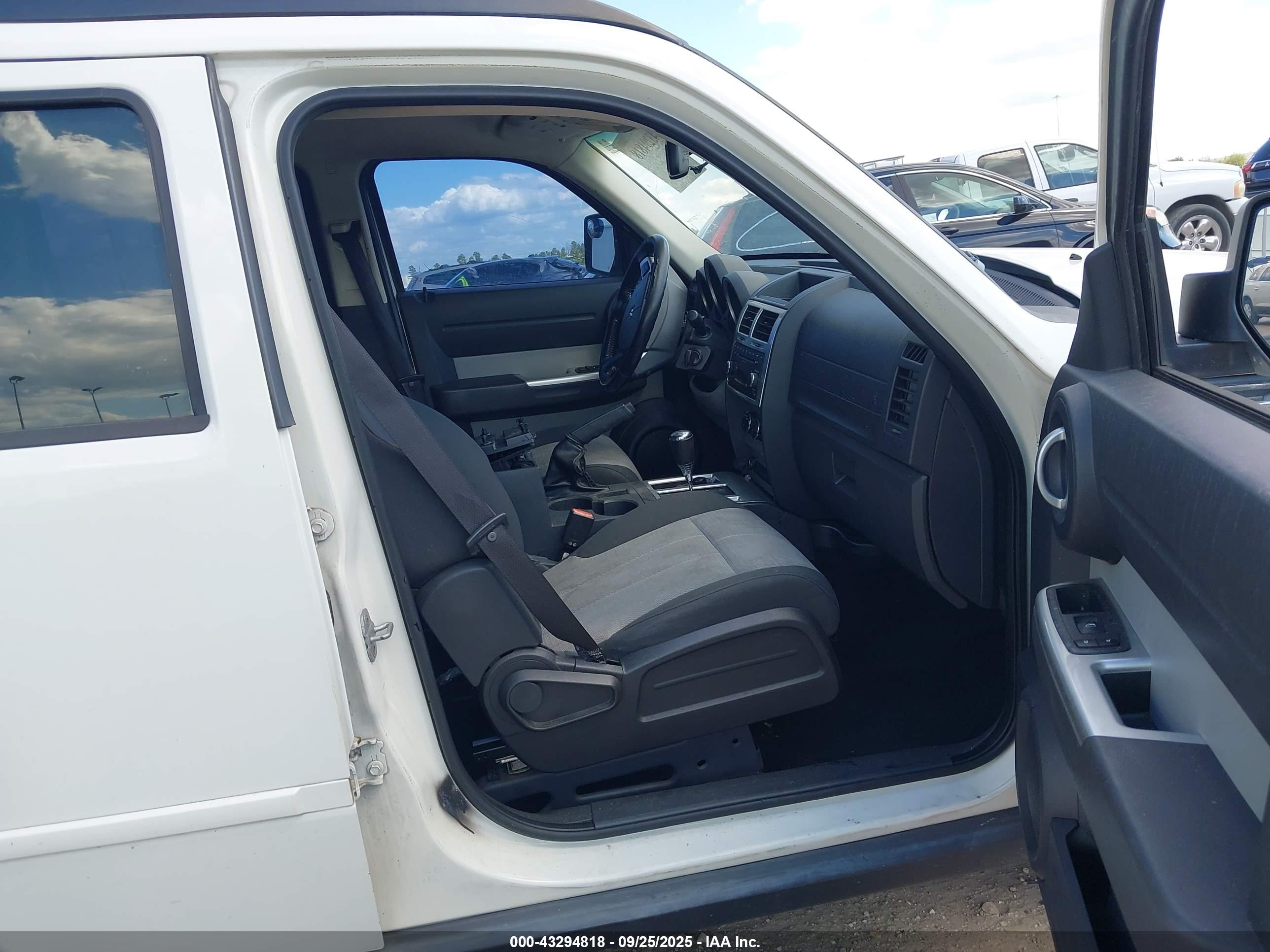 DODGE NITRO image 5