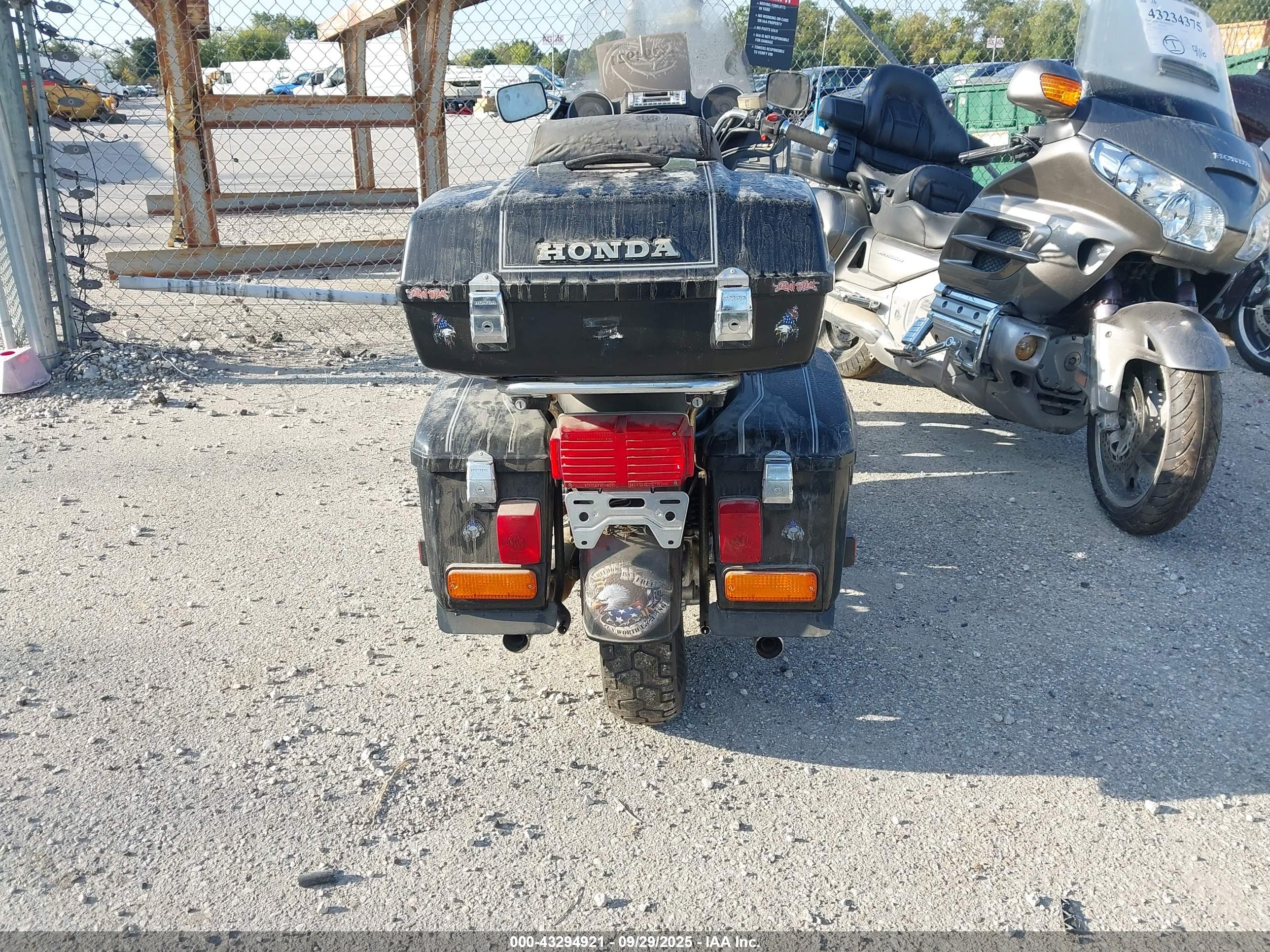 HONDA GL1100 image 6