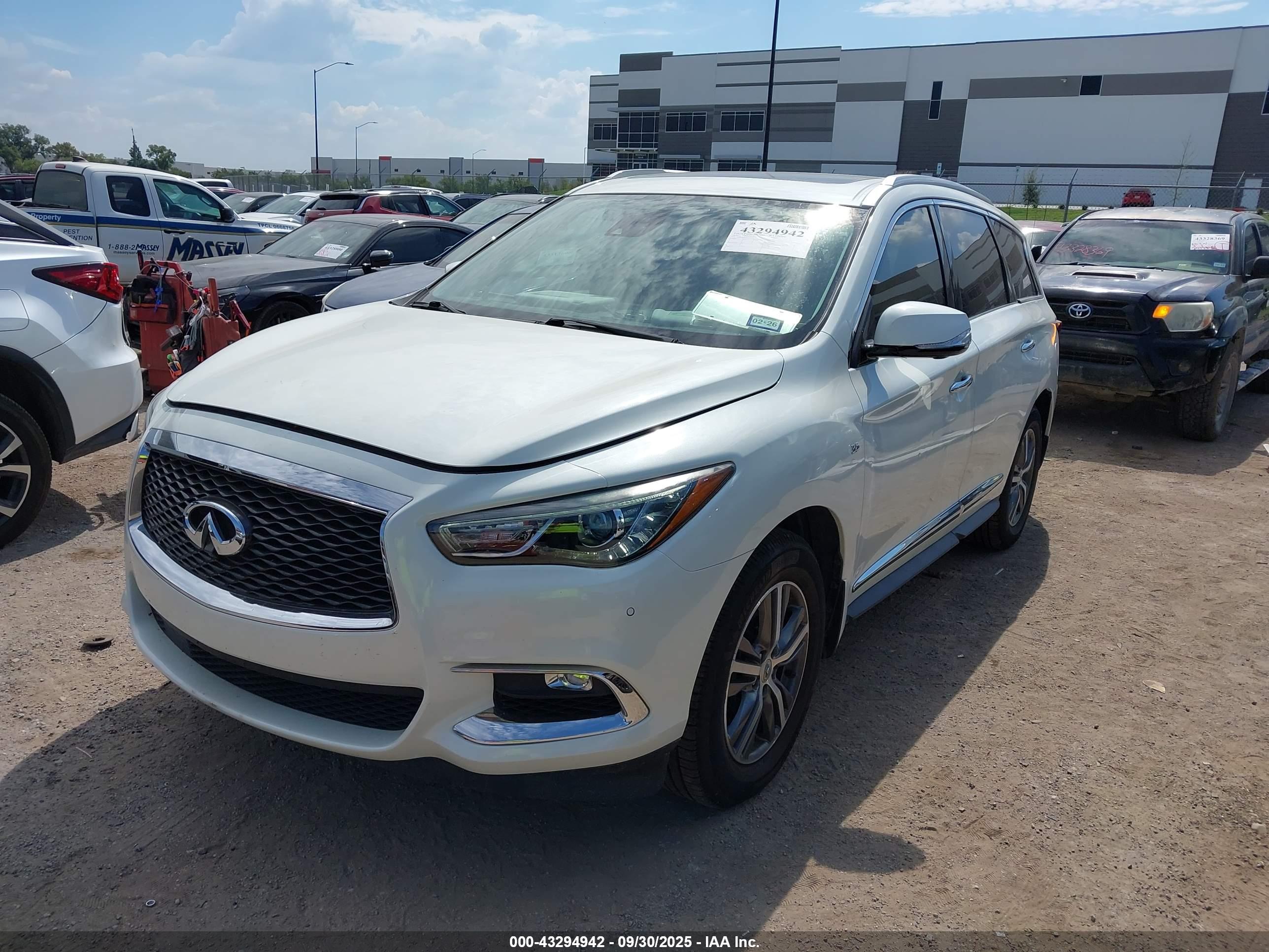 INFINITI QX60 image 2
