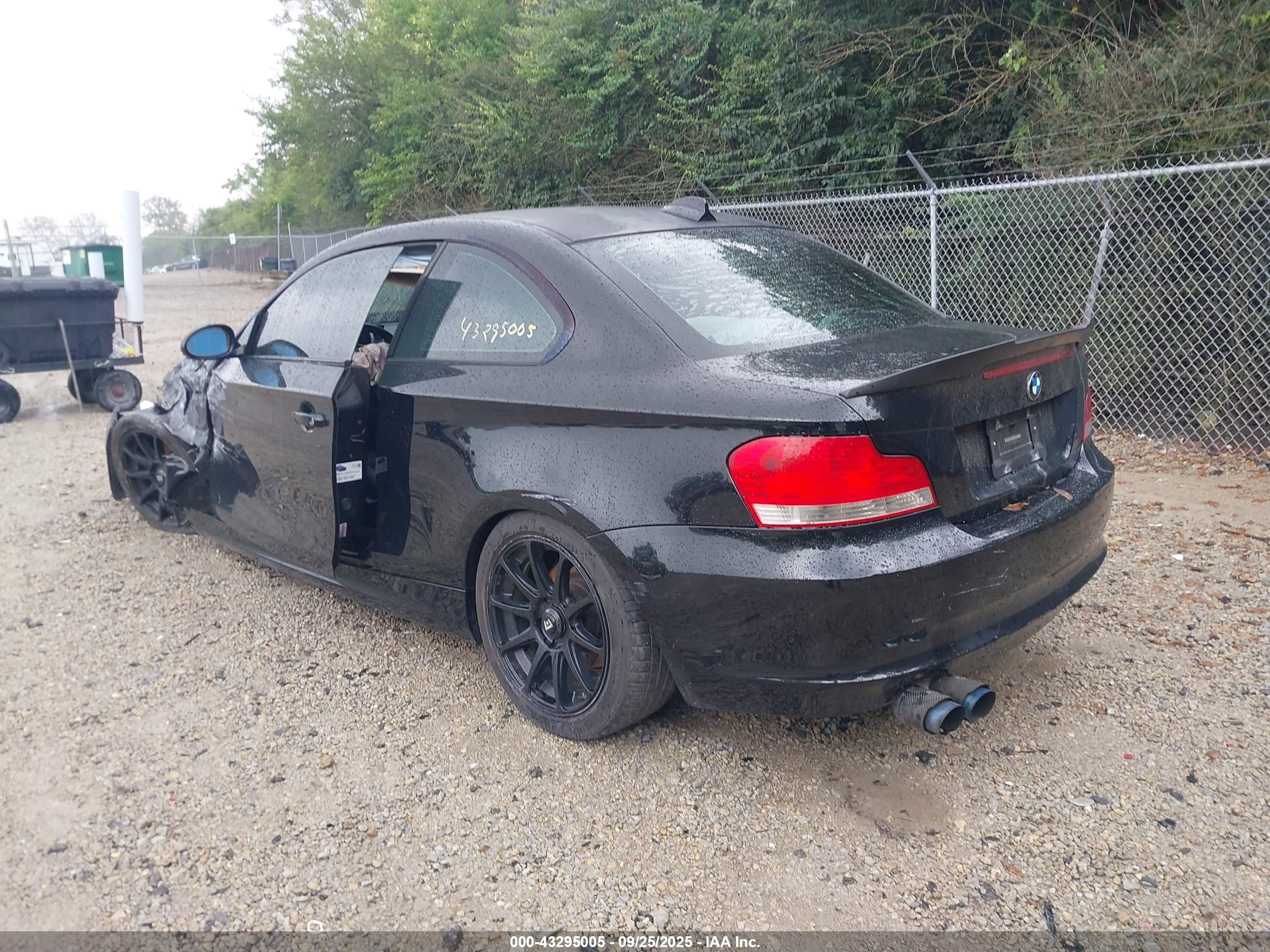 BMW 128I image 3