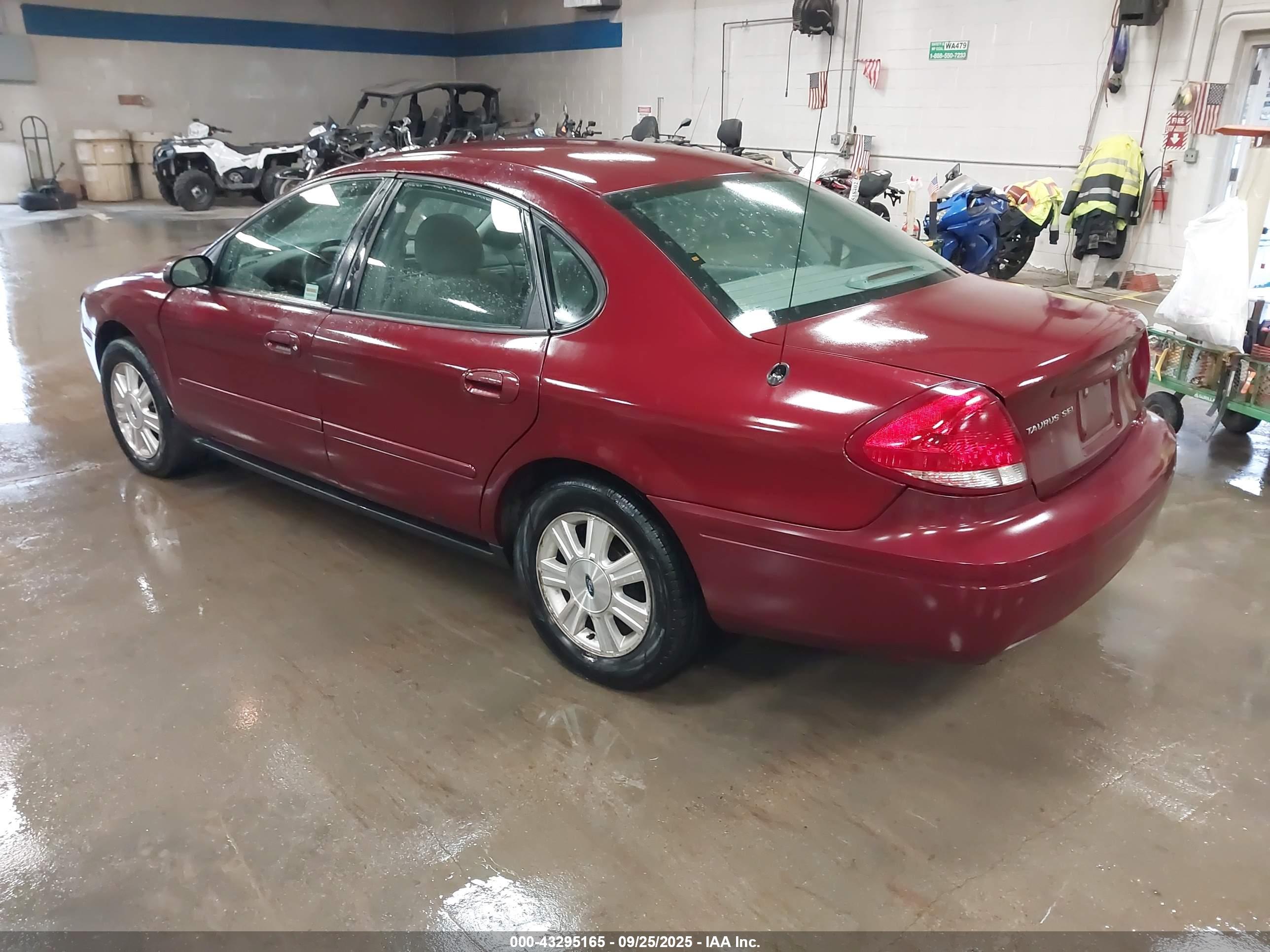 FORD TAURUS image 3