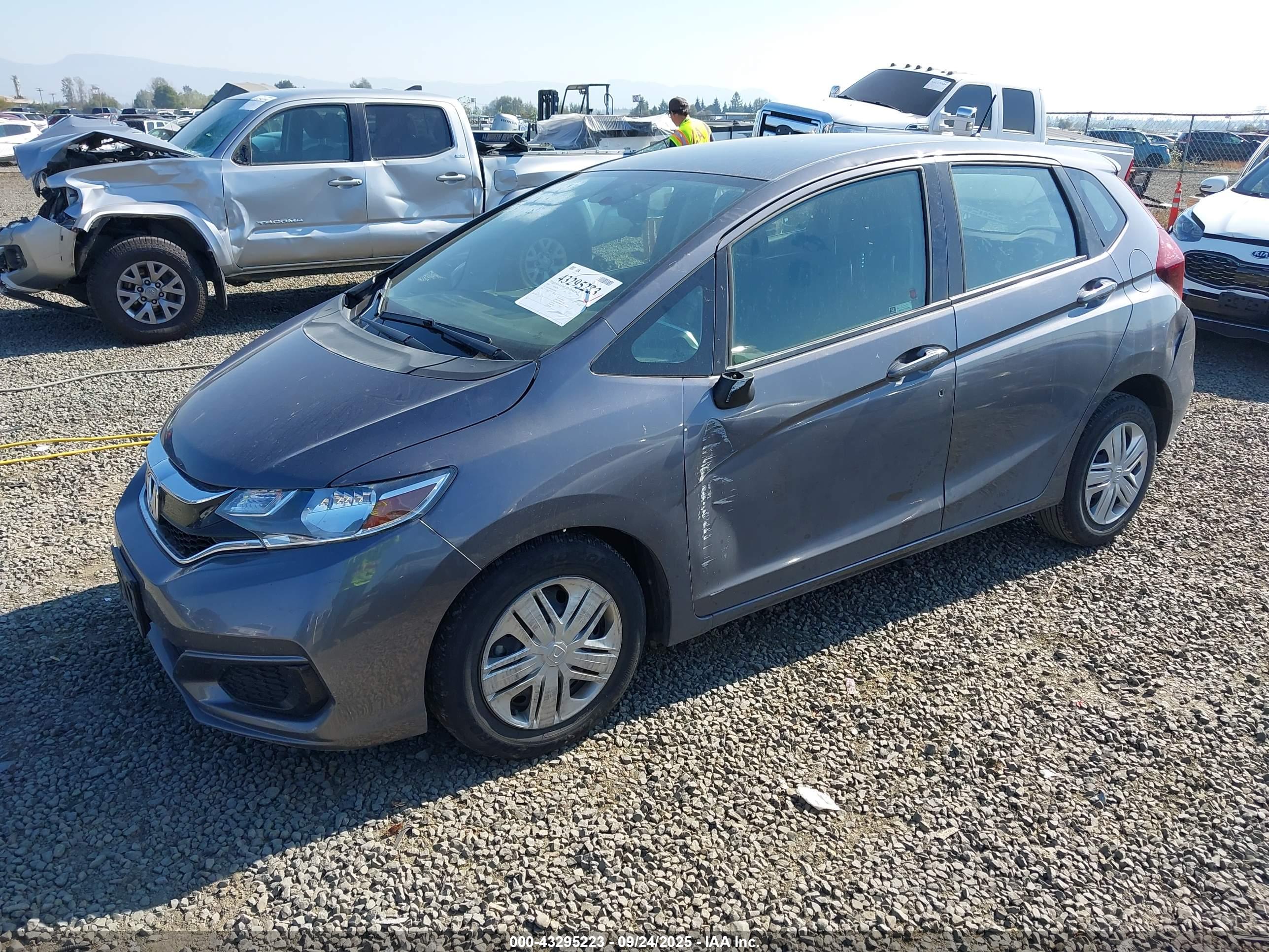 HONDA FIT image 2