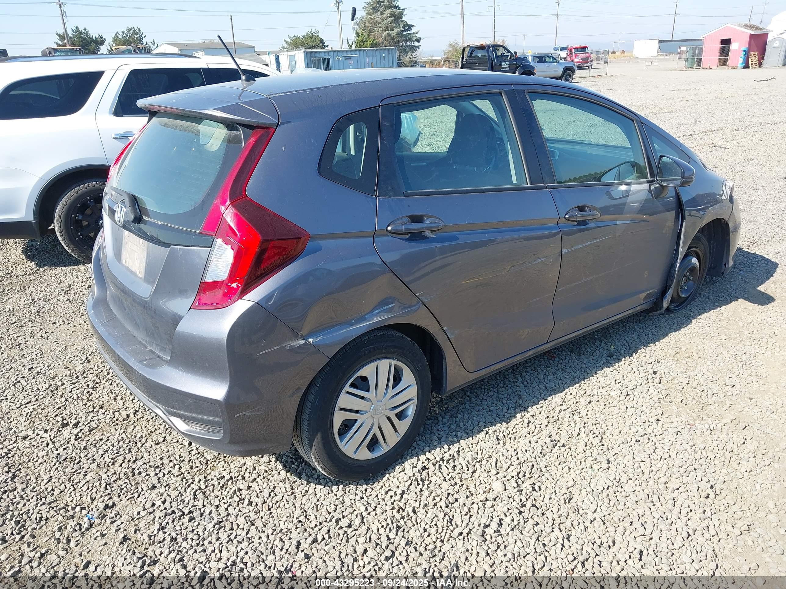 HONDA FIT image 4